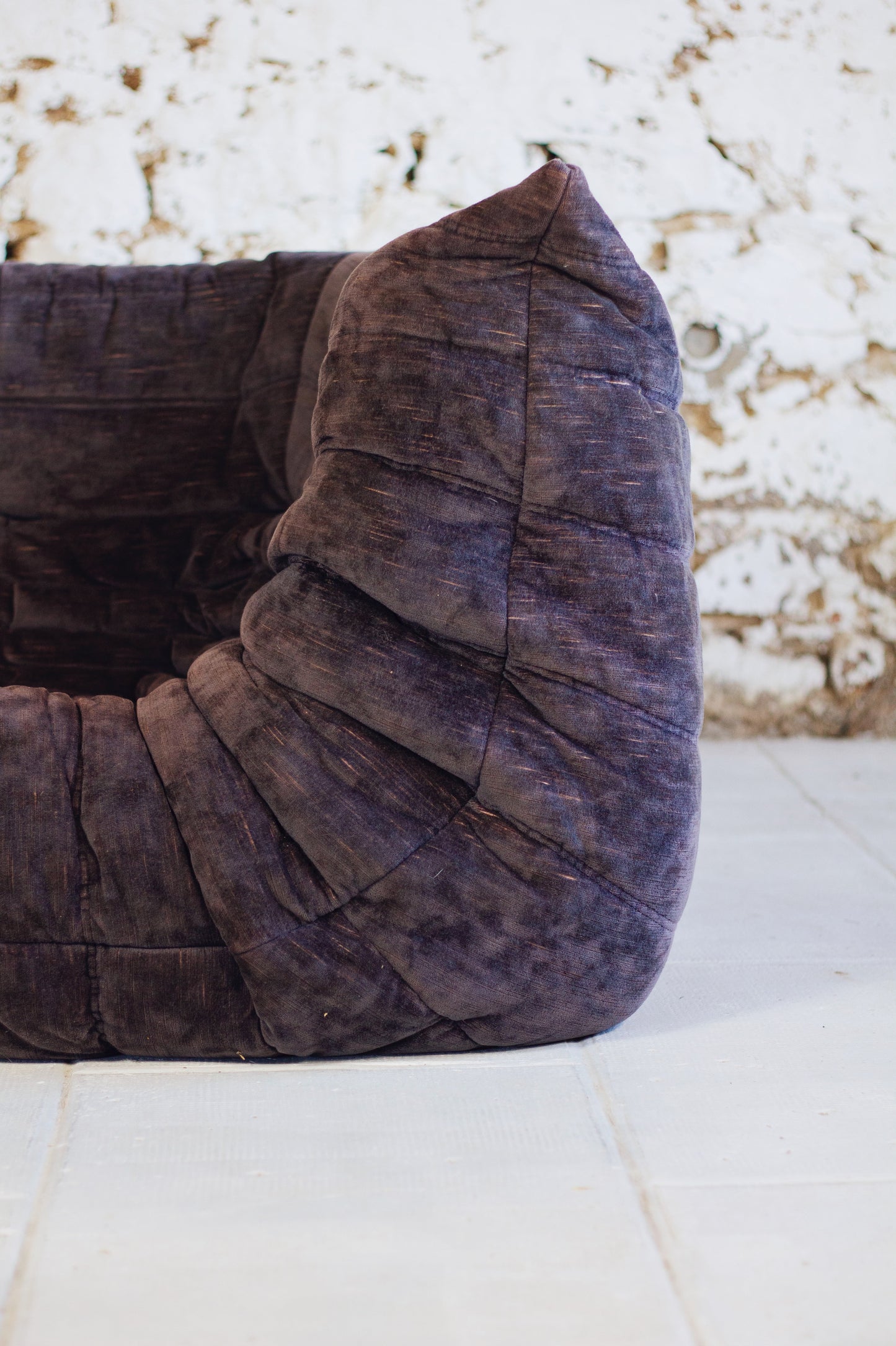 Chauffeuse d'angle Togo aubergine par Michel Ducaroy pour Ligne Roset