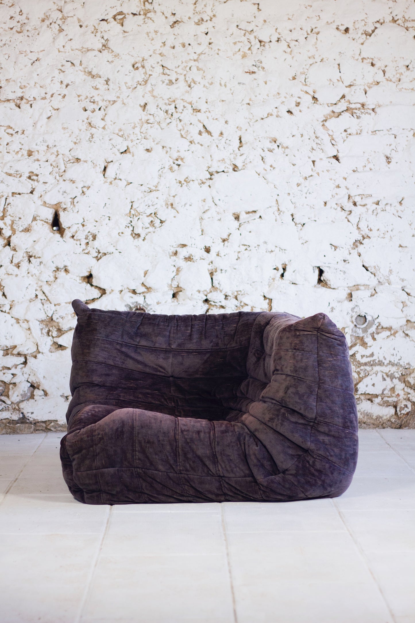 Chauffeuse d'angle Togo aubergine par Michel Ducaroy pour Ligne Roset
