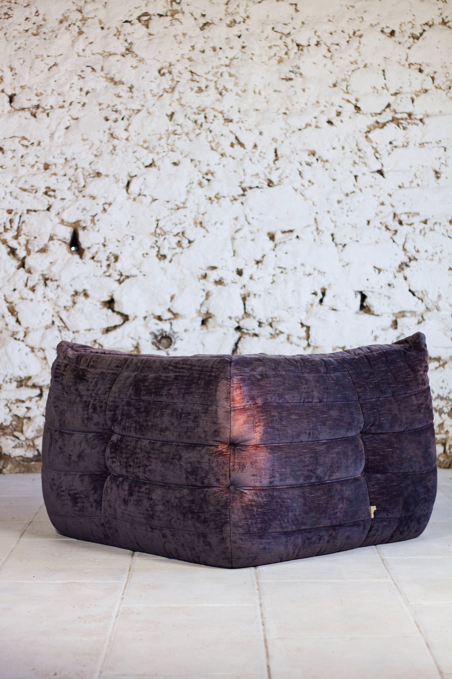 Chauffeuse d'angle Togo aubergine par Michel Ducaroy pour Ligne Roset