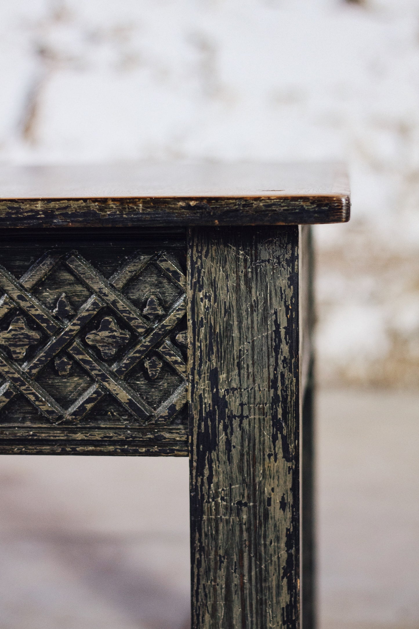 Table basse en bois sculptée indienne