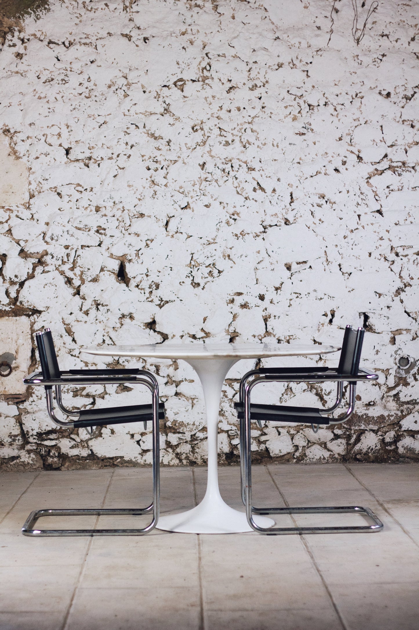 Table tulipe en marbre par Eero Saarinen pour Knoll