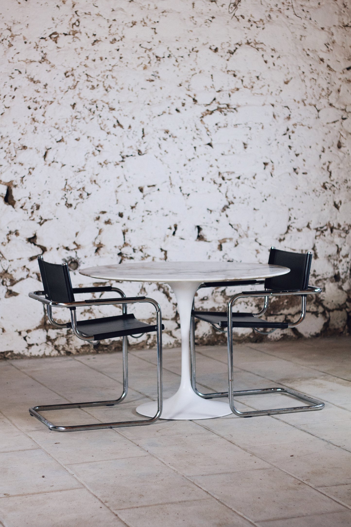 Table tulipe en marbre par Eero Saarinen pour Knoll