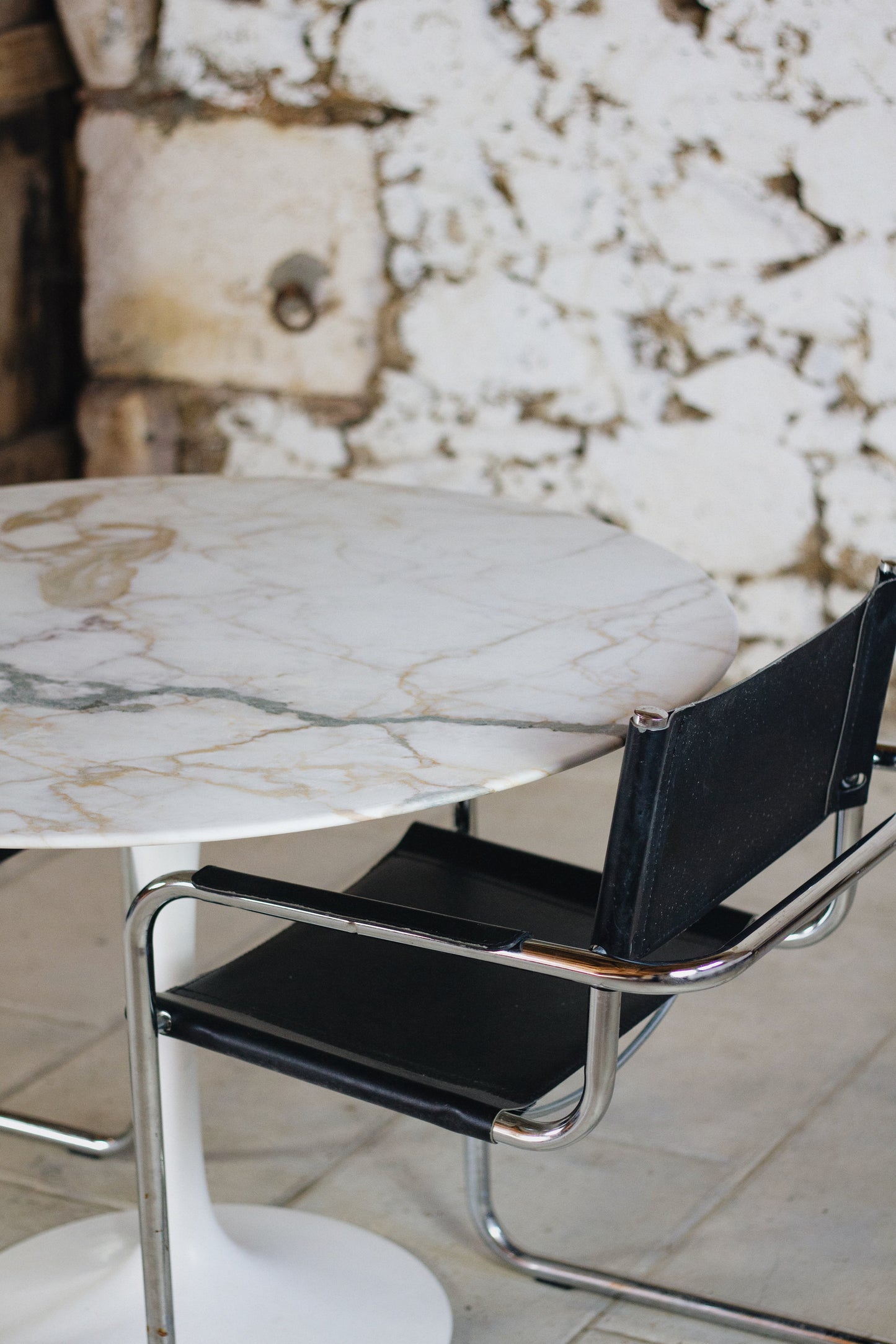 Table tulipe en marbre par Eero Saarinen pour Knoll