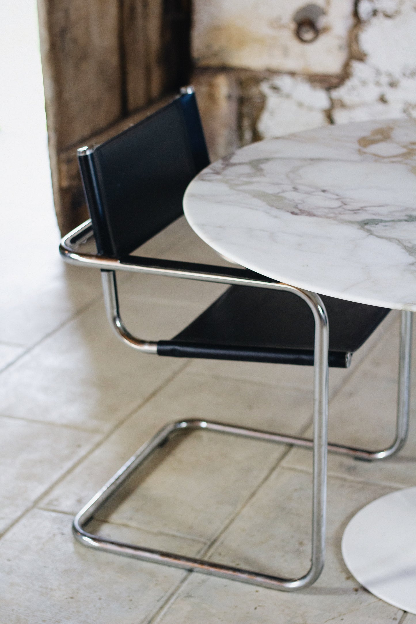 Table tulipe en marbre par Eero Saarinen pour Knoll