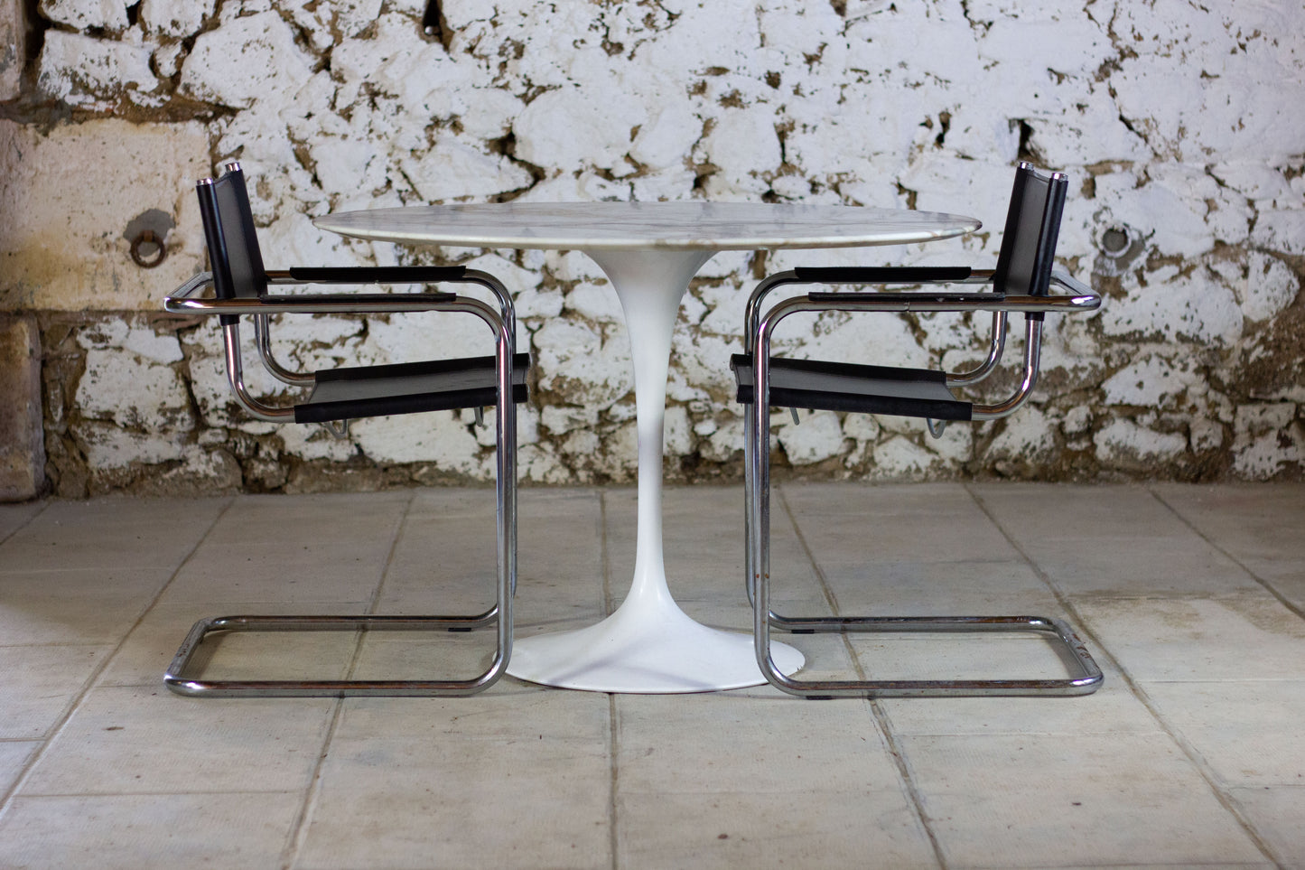 Table tulipe en marbre par Eero Saarinen pour Knoll