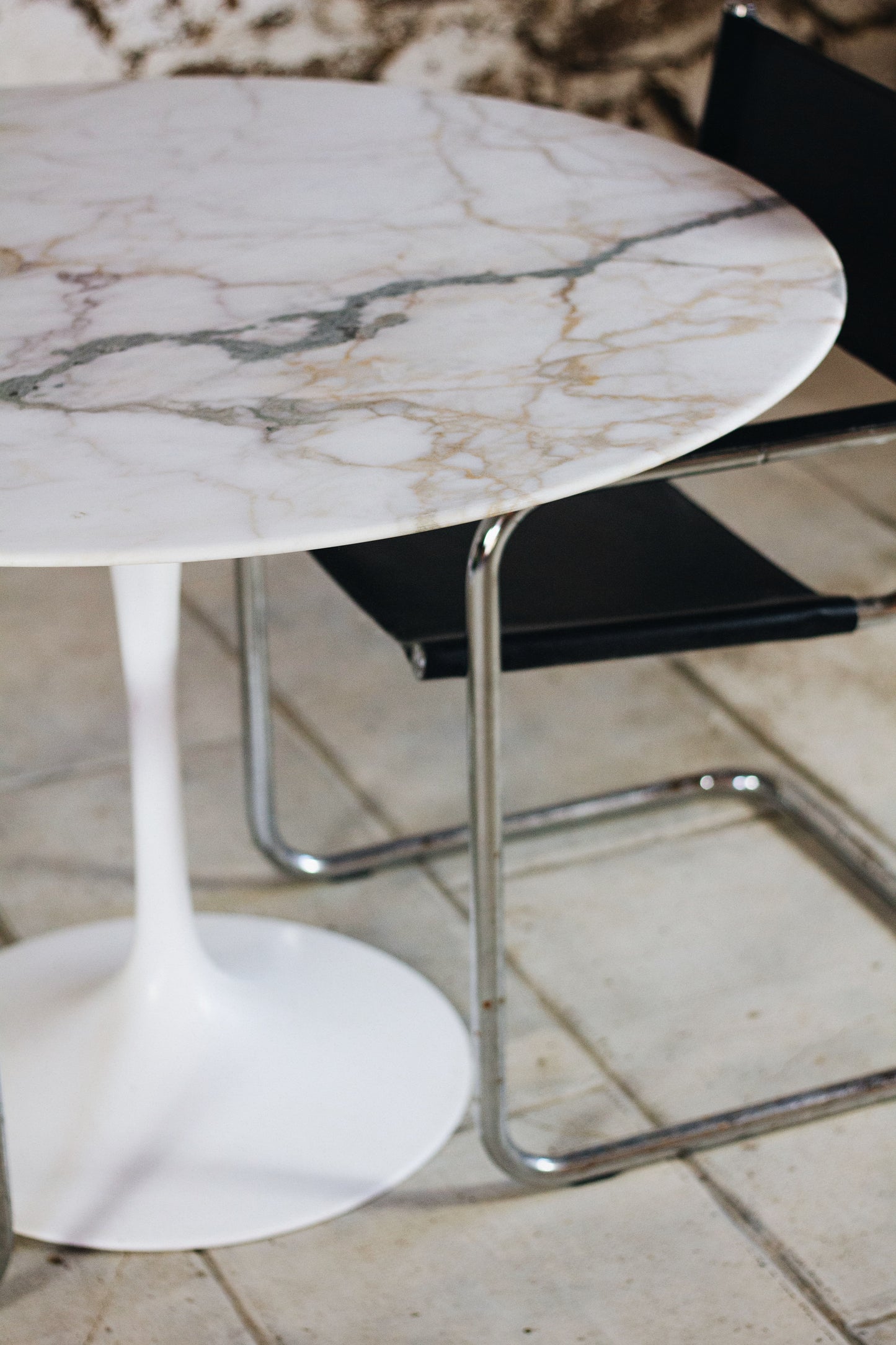 Table tulipe en marbre par Eero Saarinen pour Knoll