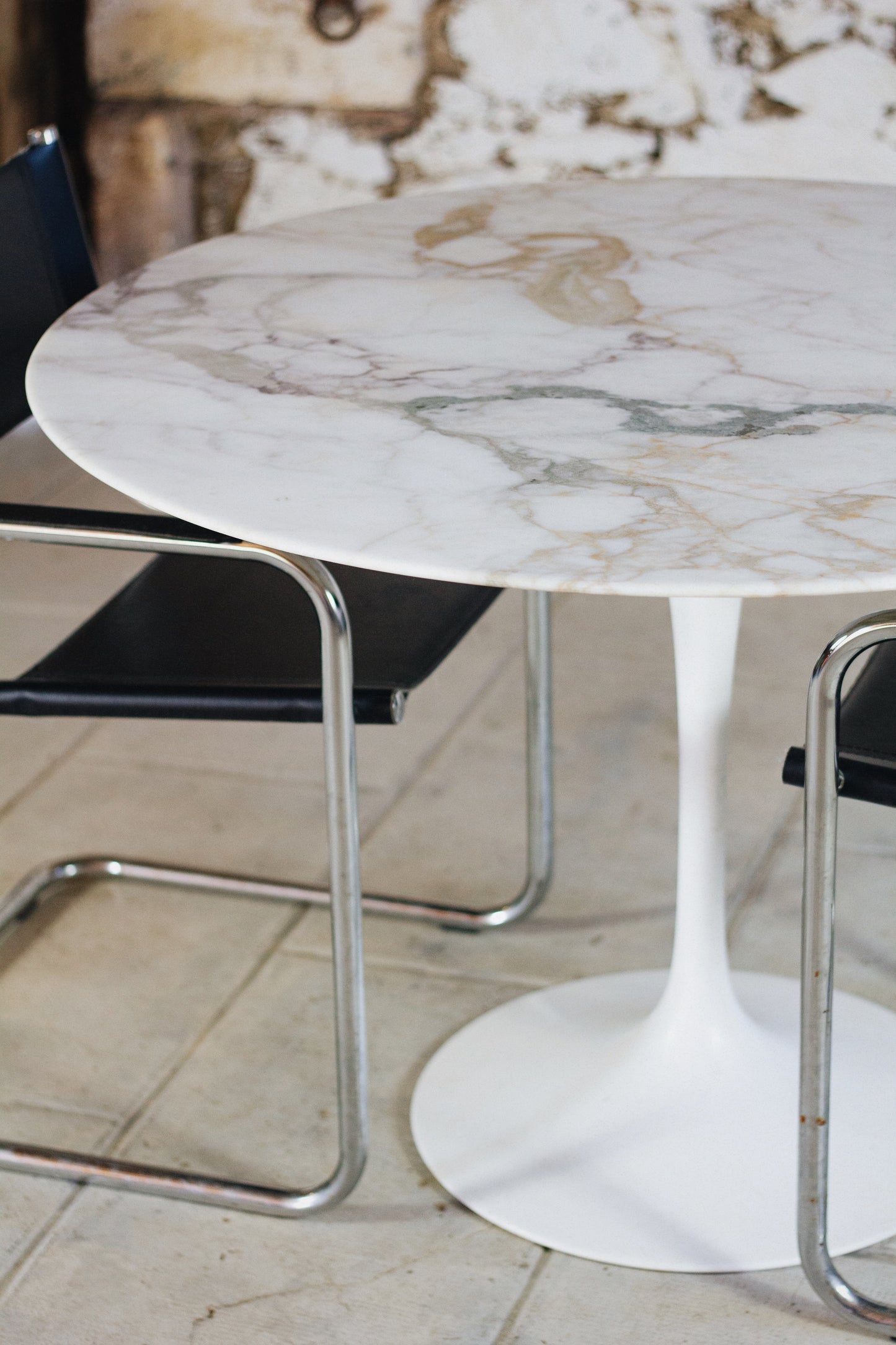 Table tulipe en marbre par Eero Saarinen pour Knoll