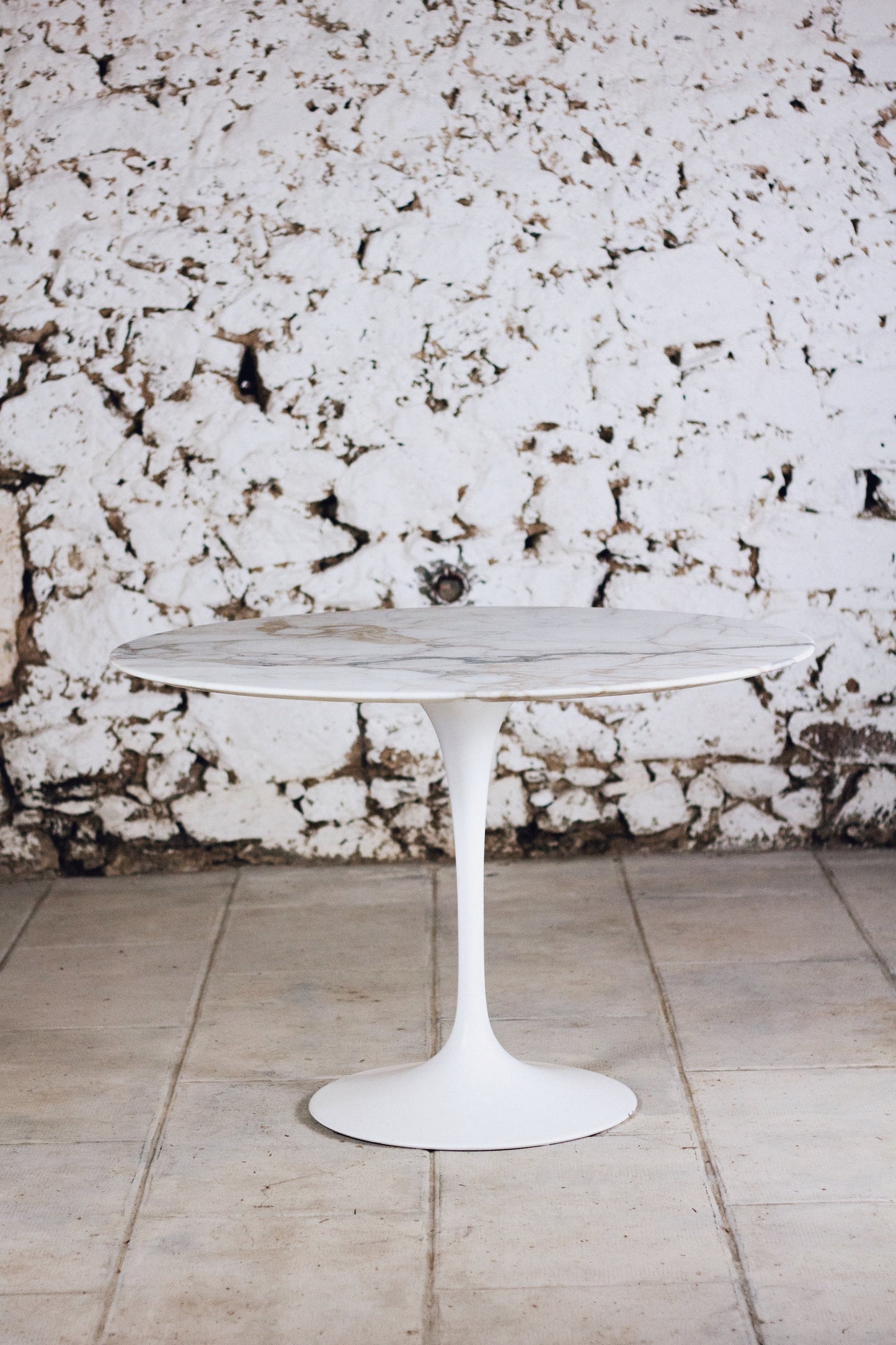 Table tulipe en marbre par Eero Saarinen pour Knoll
