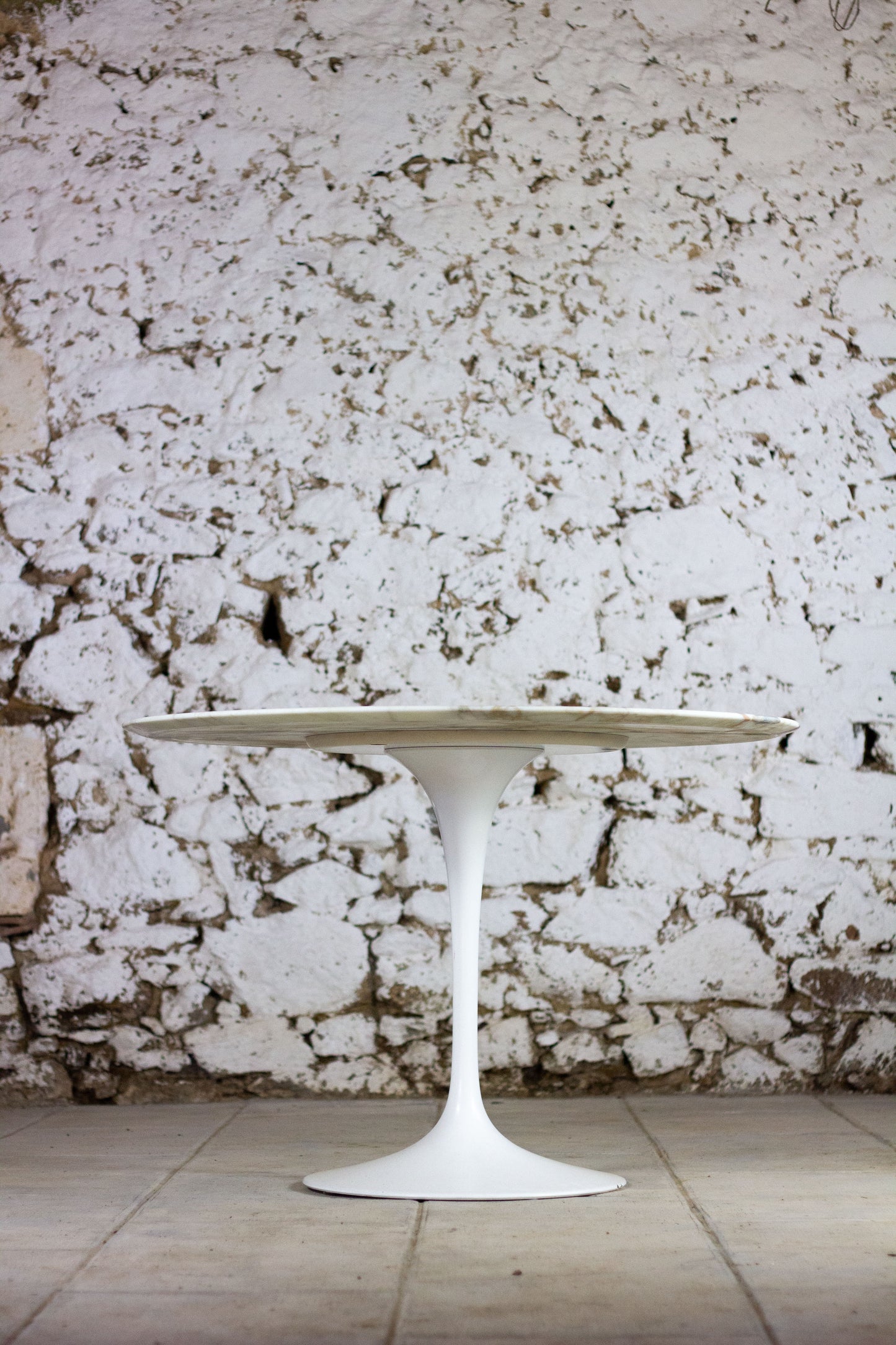 Table tulipe en marbre par Eero Saarinen pour Knoll