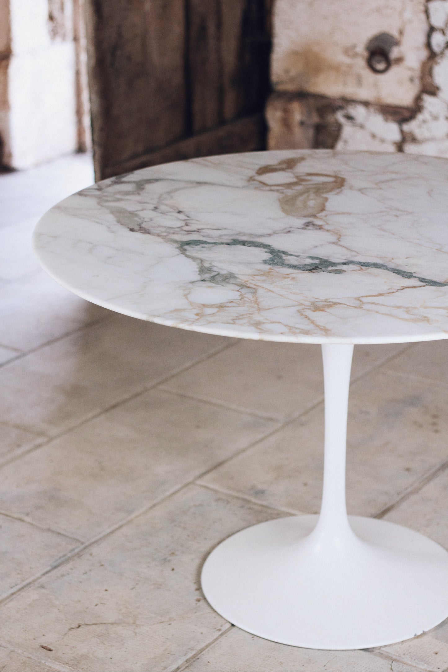 Table tulipe en marbre par Eero Saarinen pour Knoll