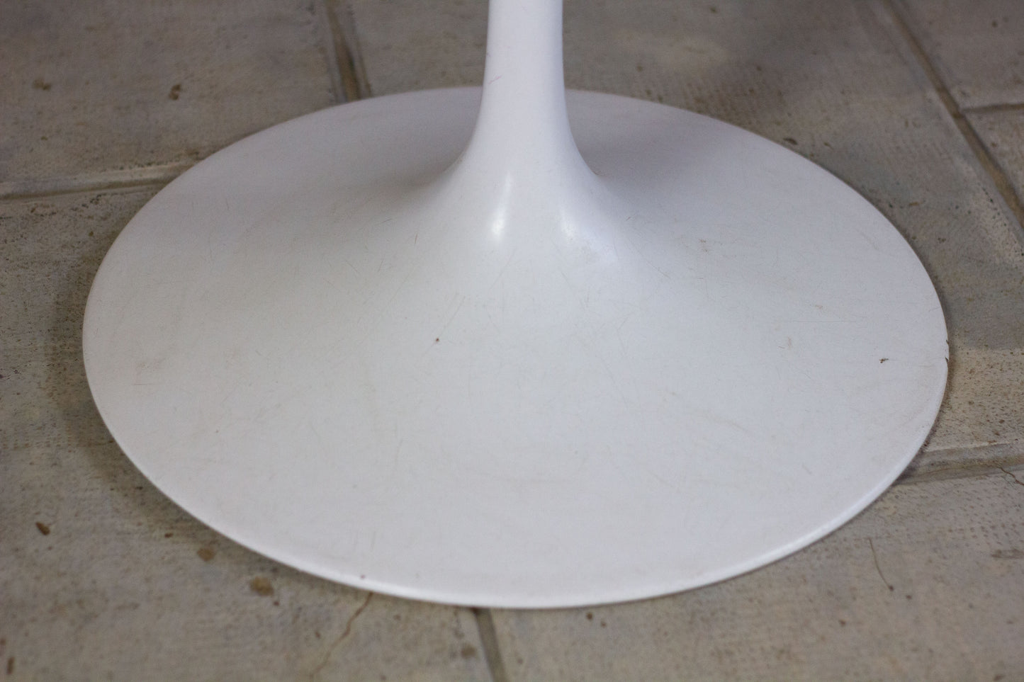 Table tulipe en marbre par Eero Saarinen pour Knoll