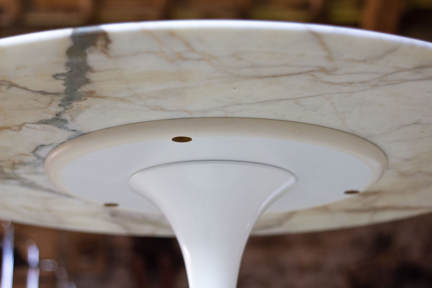 Table tulipe en marbre par Eero Saarinen pour Knoll
