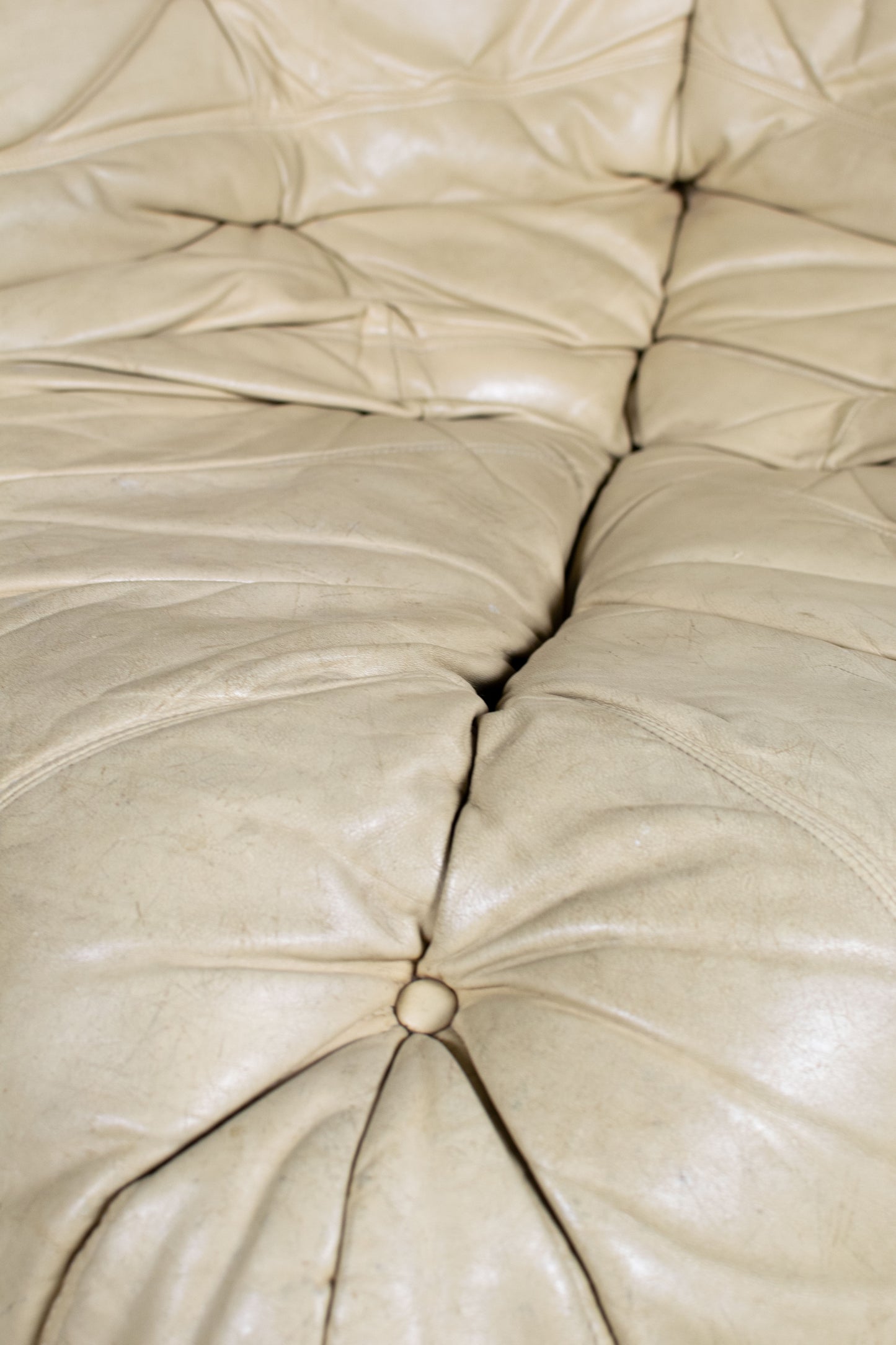 Fauteuil d'angle Togo par Michel Ducaroy, LIGNE ROSET