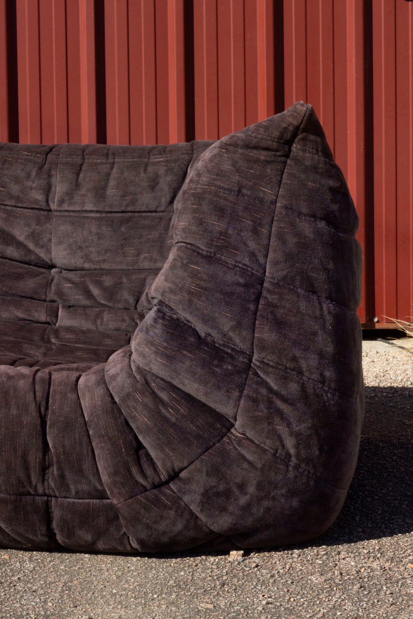 Chauffeuse d'angle Togo aubergine par Michel Ducaroy pour Ligne Roset