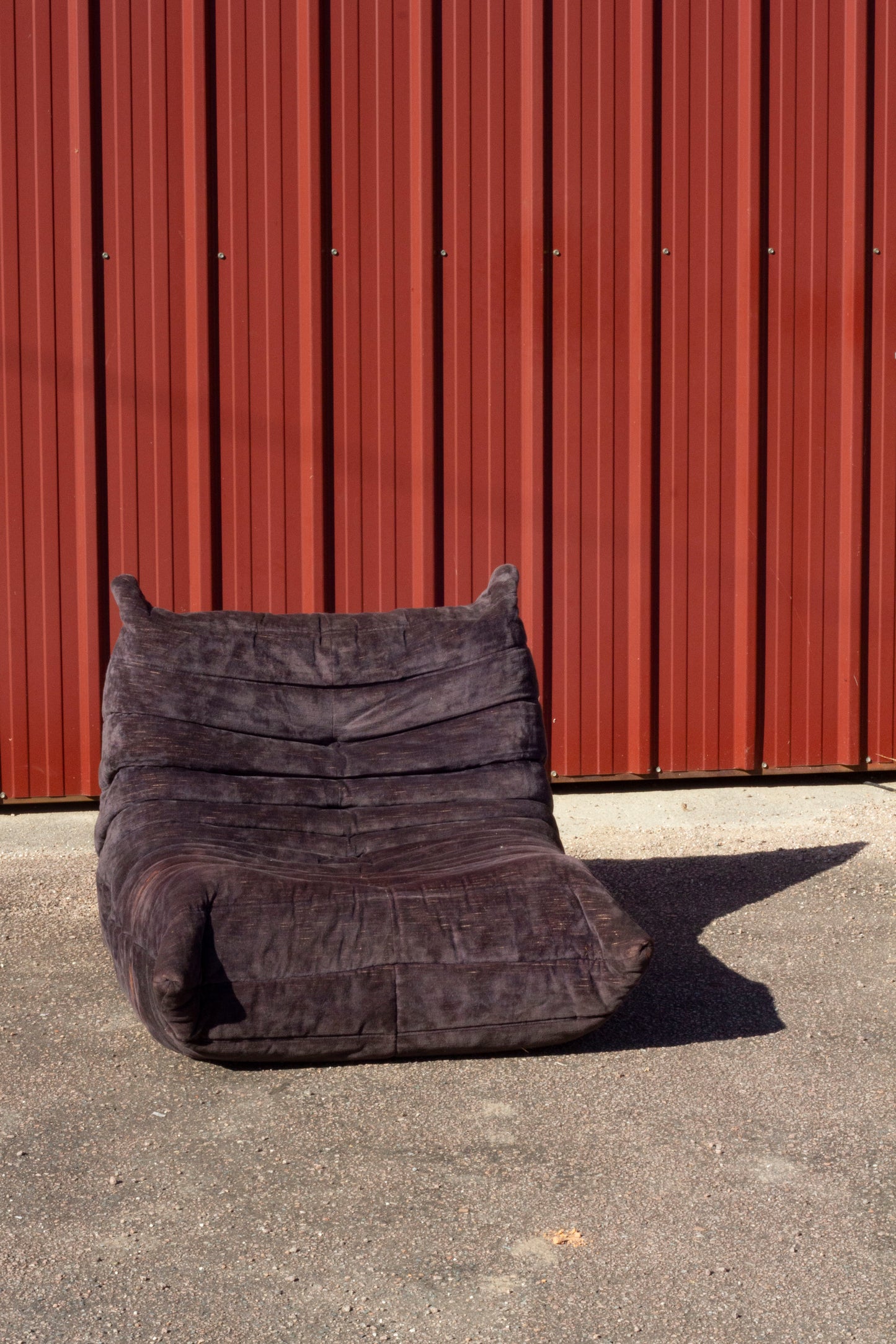 Chauffeuse 1 place Togo aubergine par Michel Ducaroy pour Ligne Roset