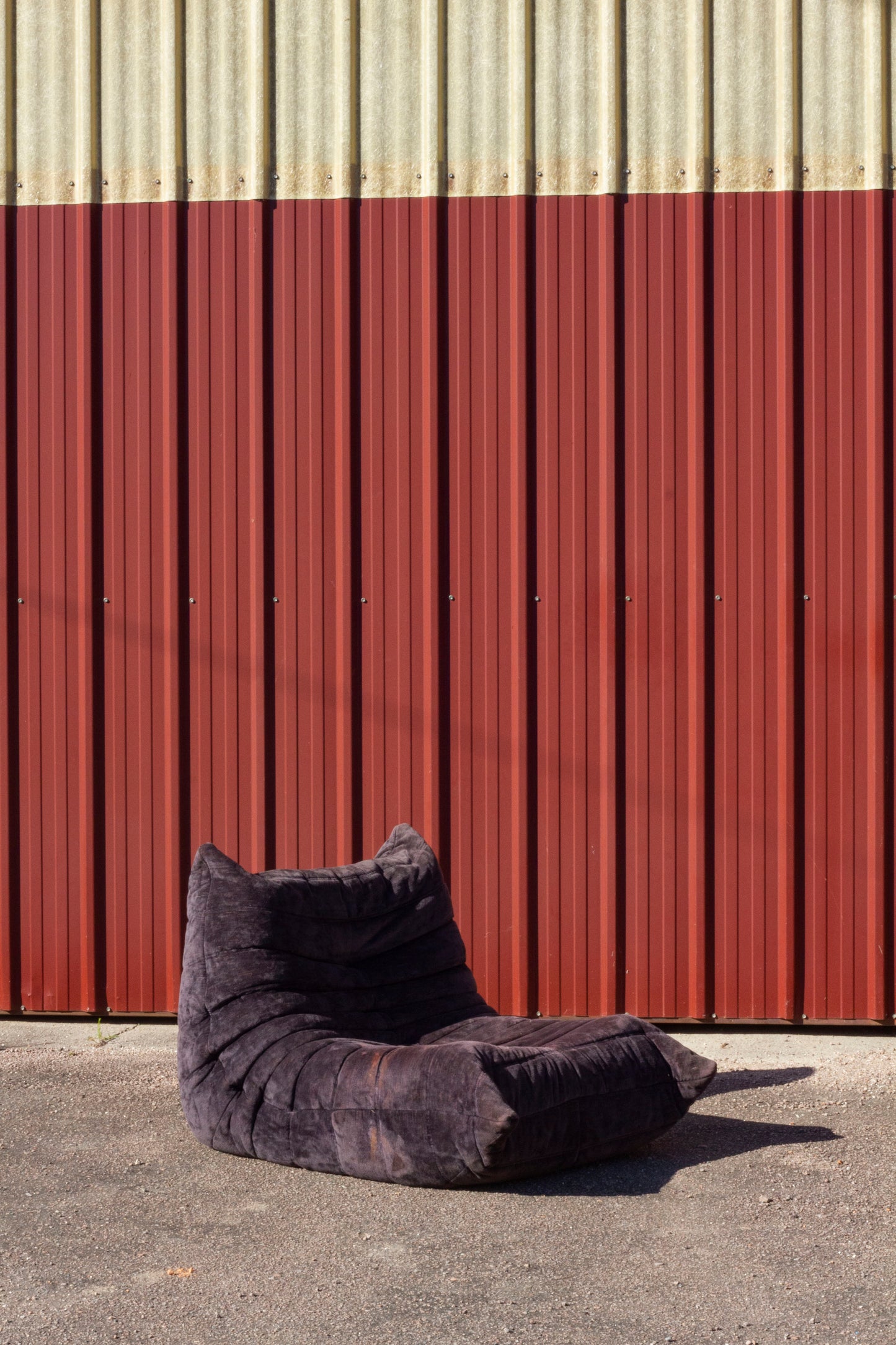 Chauffeuse 1 place Togo aubergine par Michel Ducaroy pour Ligne Roset