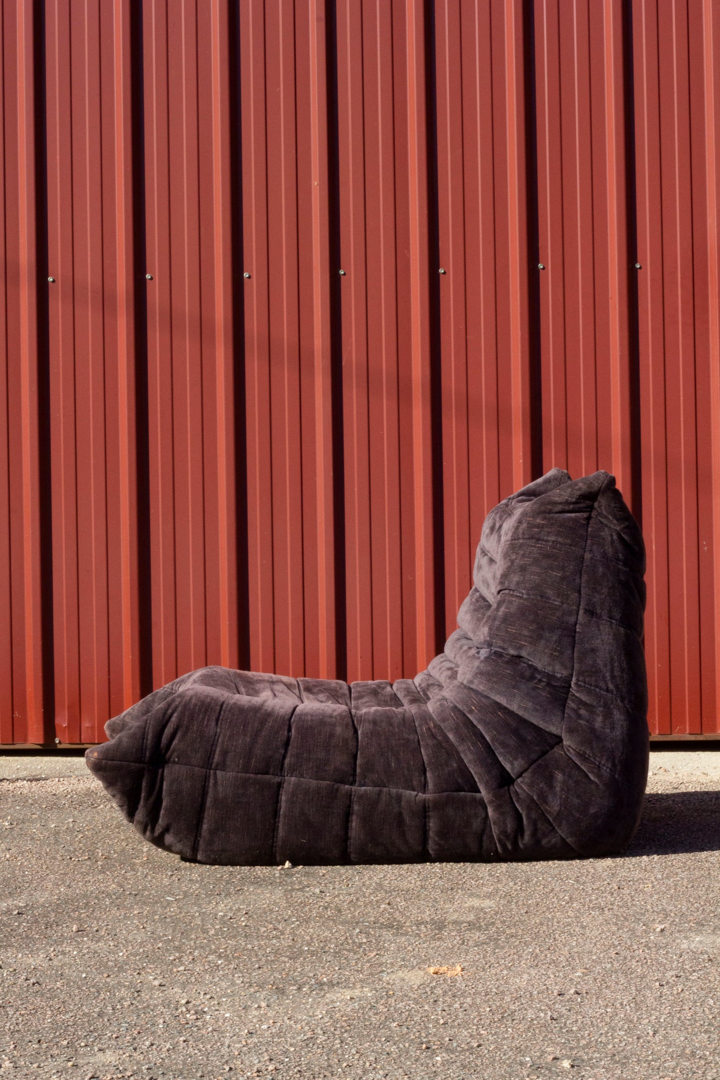 Chauffeuse 1 place Togo aubergine par Michel Ducaroy pour Ligne Roset