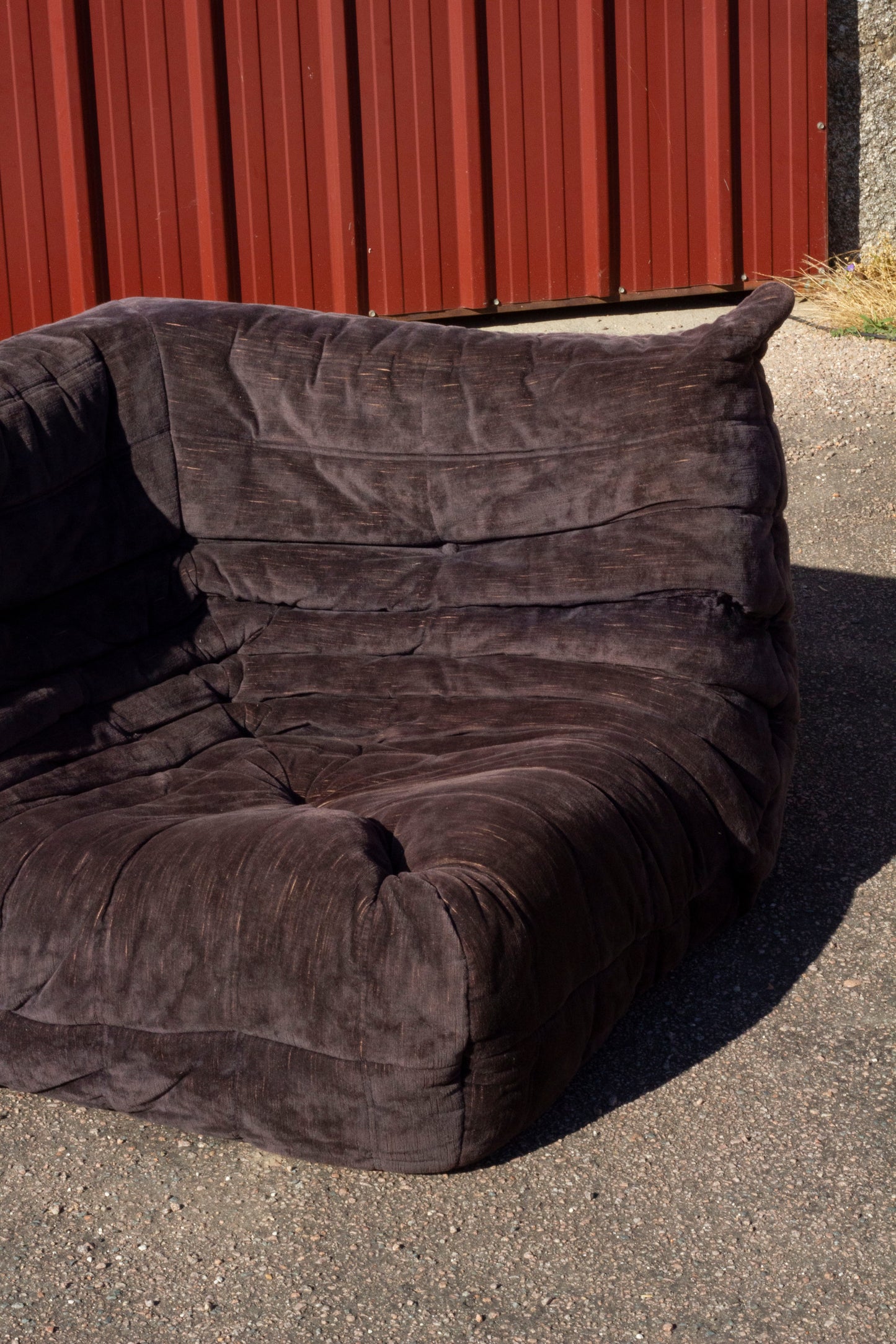 Chauffeuse d'angle Togo aubergine par Michel Ducaroy pour Ligne Roset