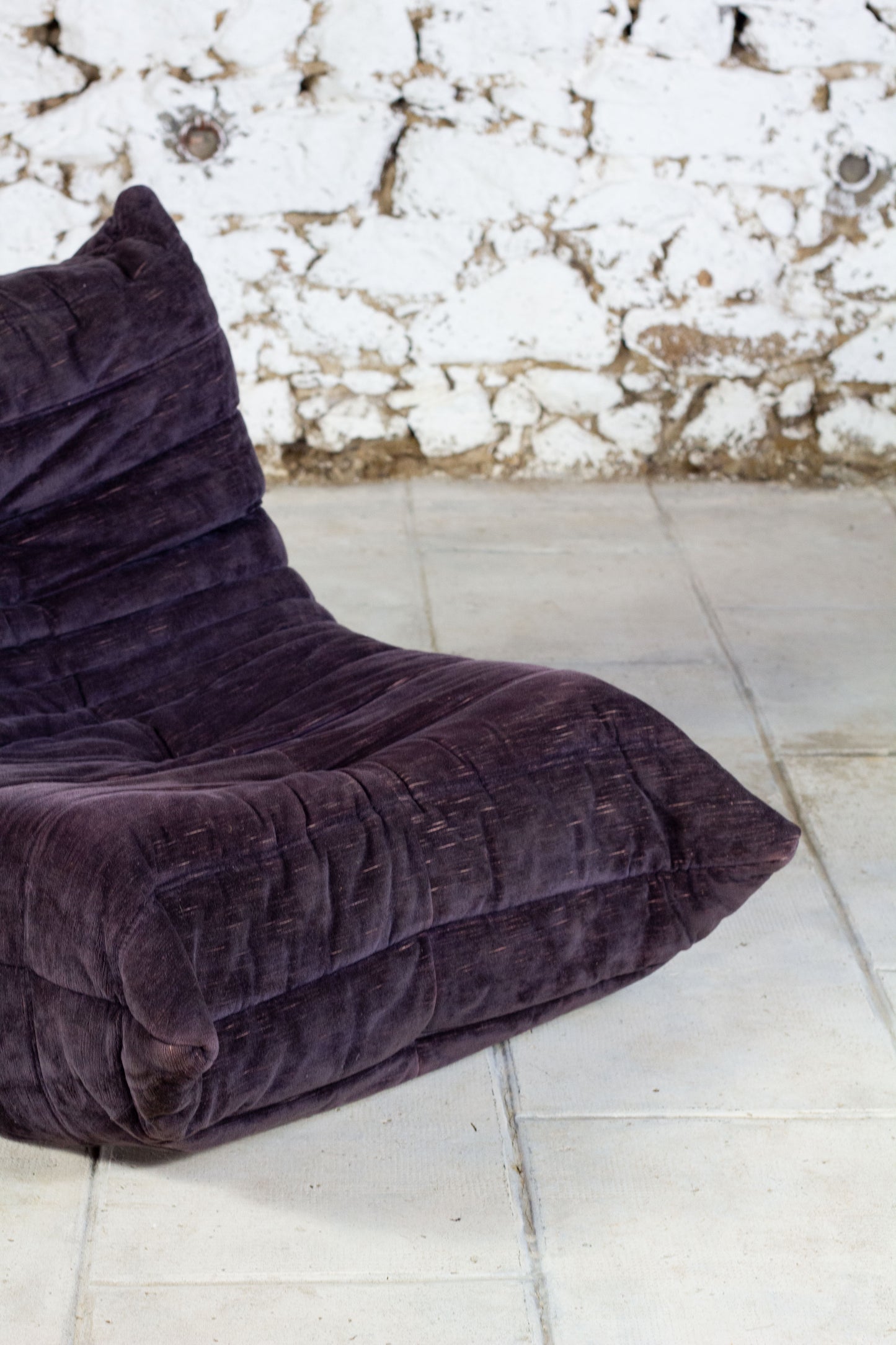 Chauffeuse 1 place Togo aubergine par Michel Ducaroy pour Ligne Roset