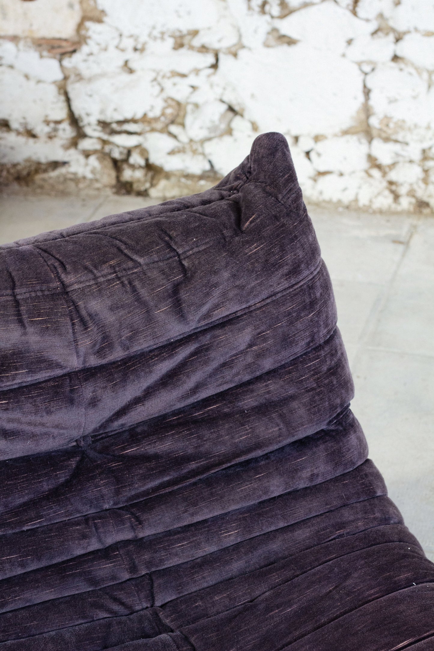Chauffeuse 1 place Togo aubergine par Michel Ducaroy pour Ligne Roset
