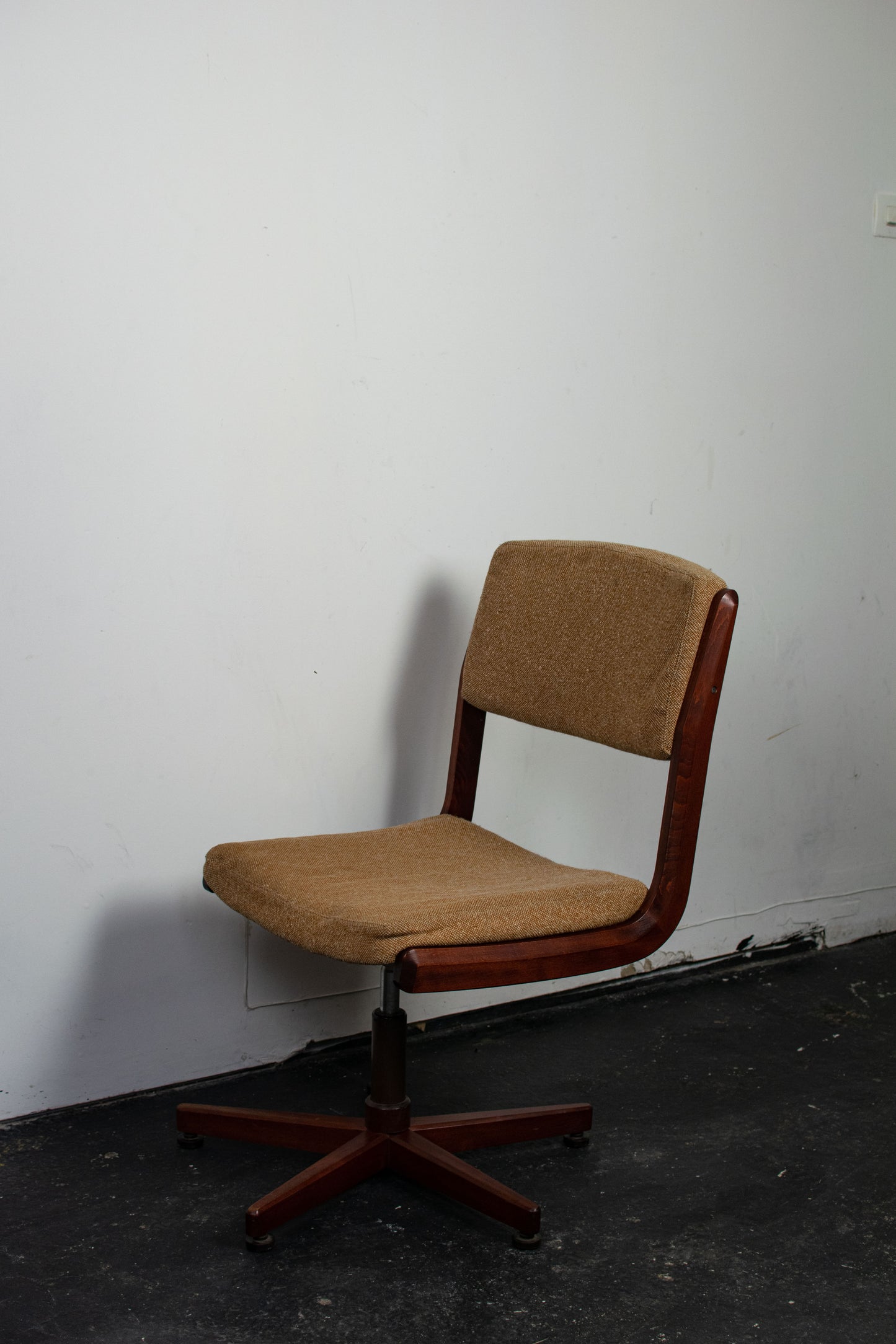 Fauteuil pivotant en teck danois, 1960