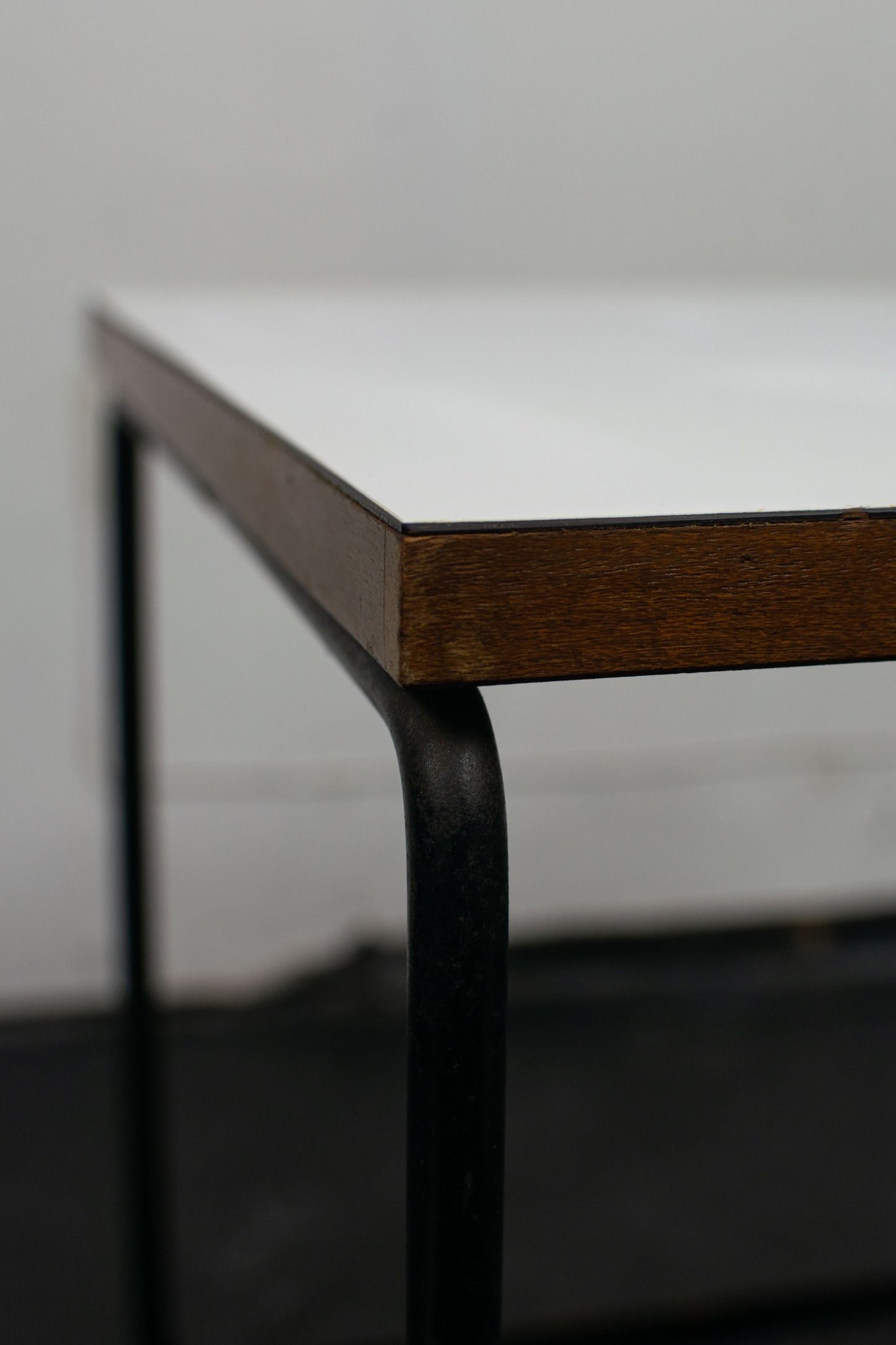 Table d'appoint "volante" Pierre Guariche, STEINER, 1950