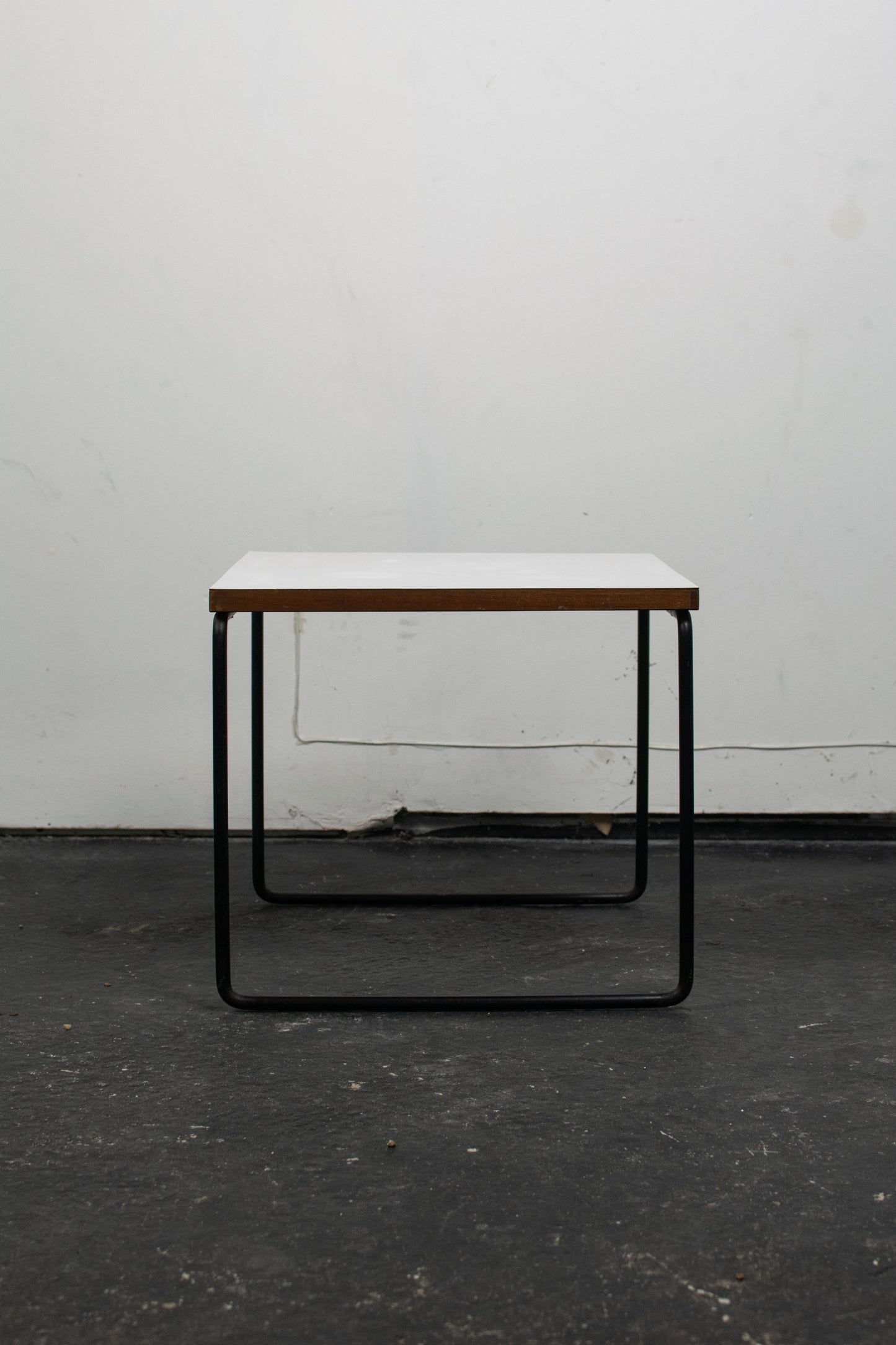 Table d'appoint "volante" Pierre Guariche, STEINER, 1950