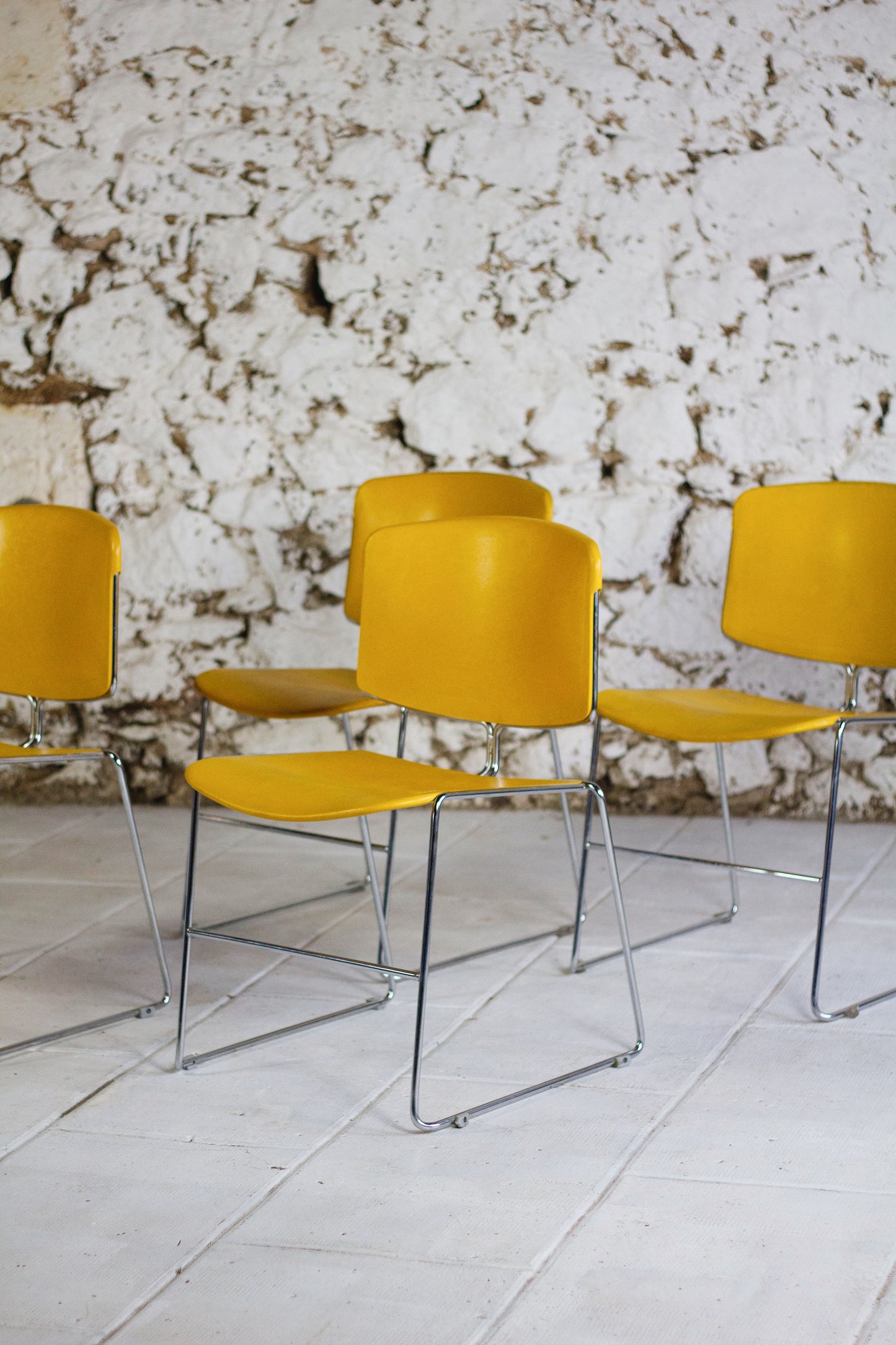 4 chaises jaunes Max Stacker pour Steelcase, 1970
