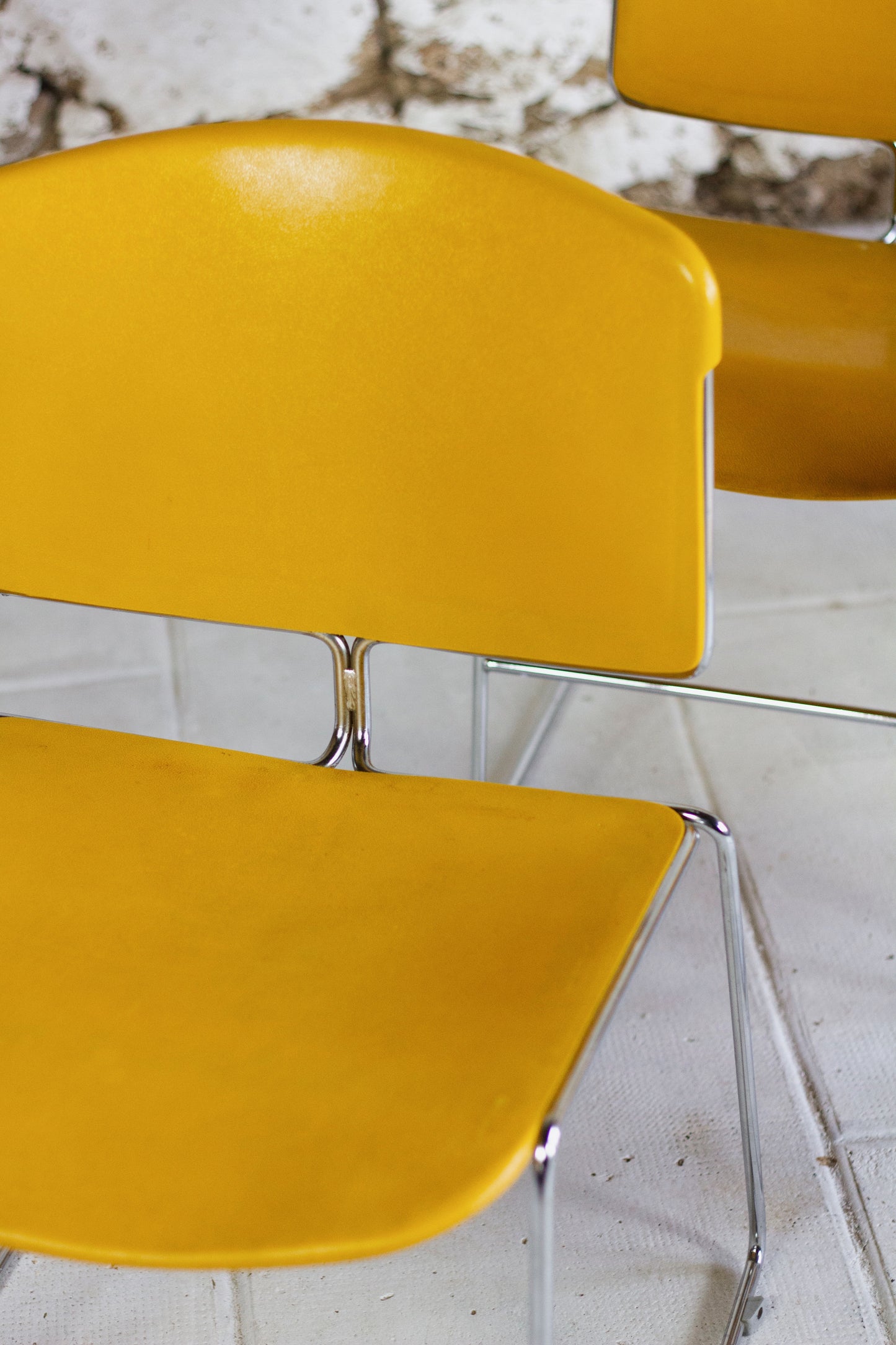 4 chaises jaunes Max Stacker pour Steelcase, 1970