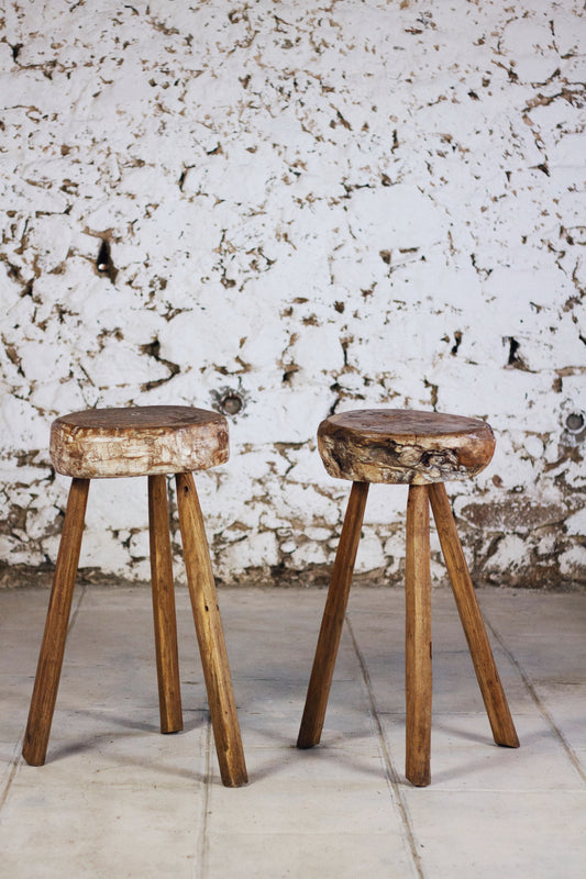 Paire de tabourets de bar style brutaliste en orme massif