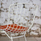Chaise Wire blanche par Harry Bertoia