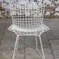 Chaise Wire blanche par Harry Bertoia