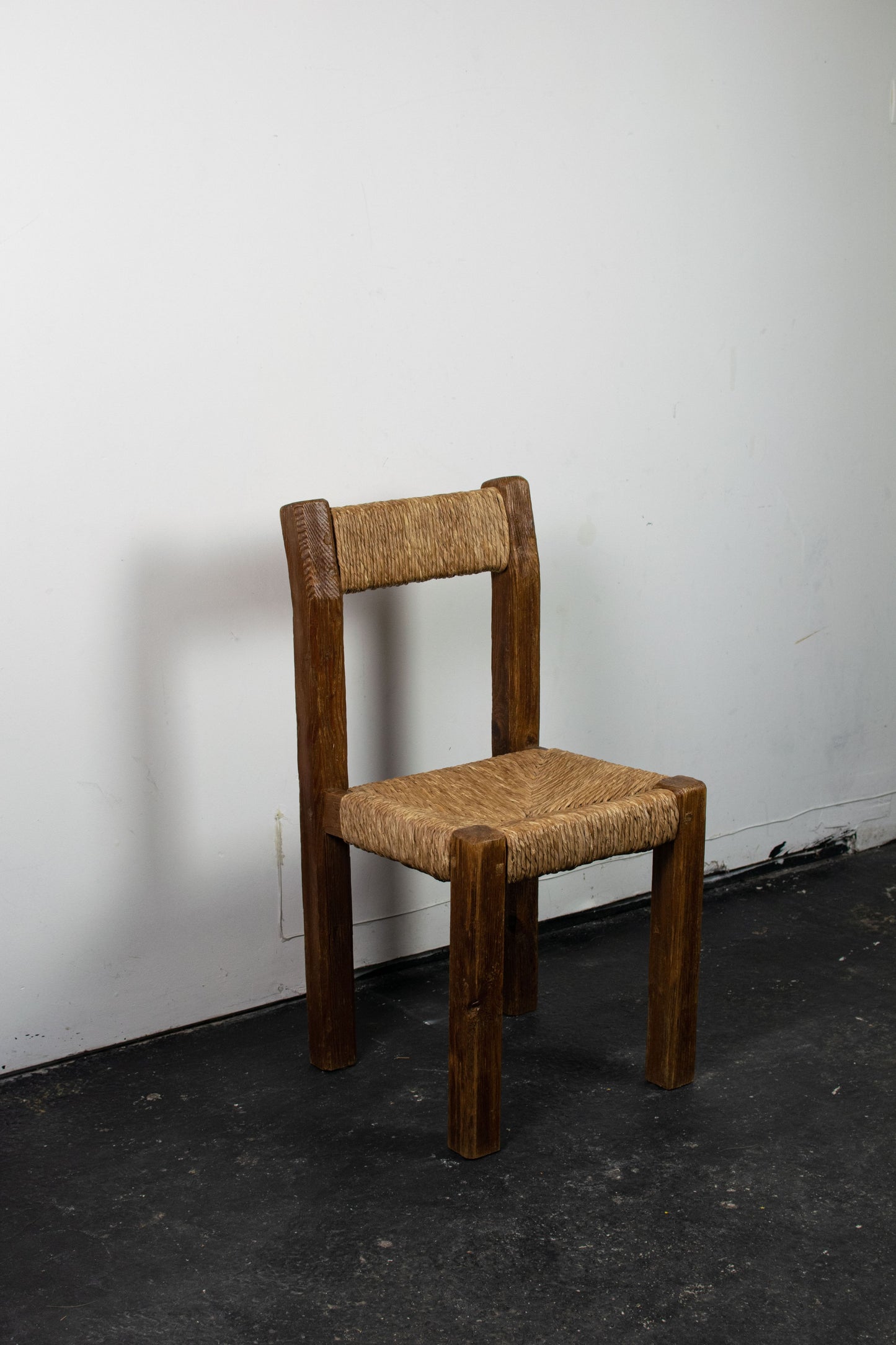 Chaise brutaliste paille et pin, 1950