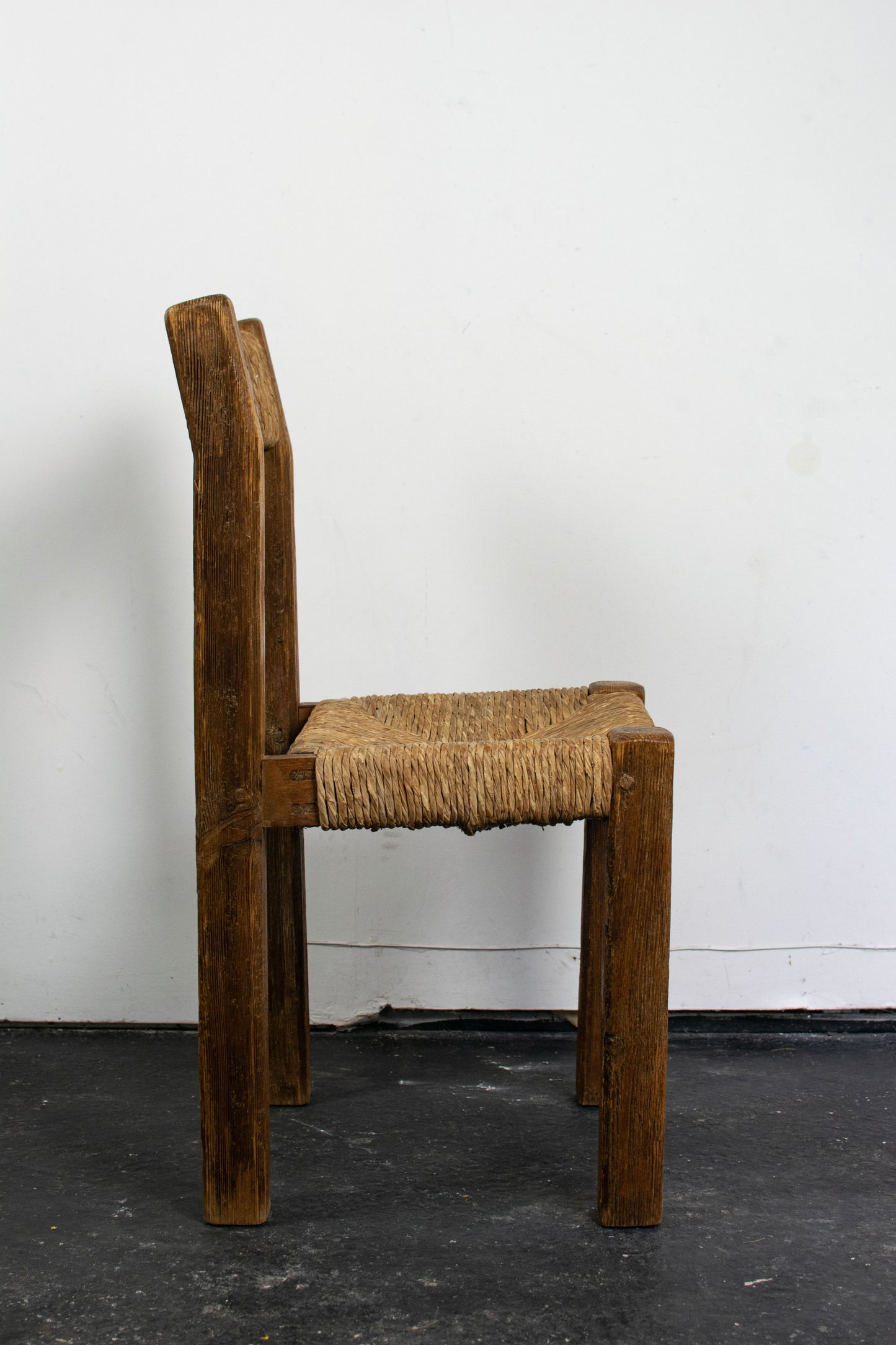Chaise brutaliste paille et pin, 1950