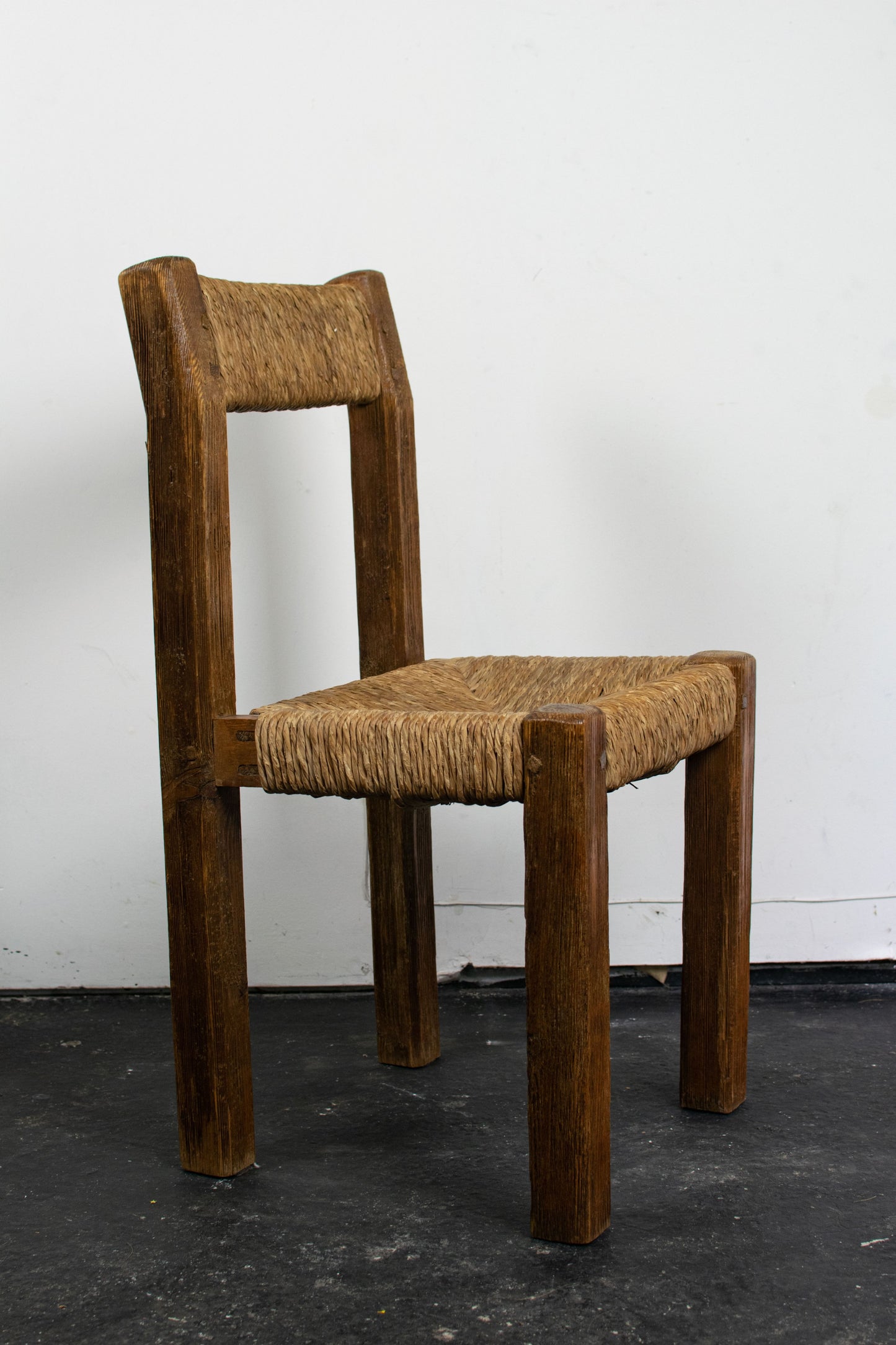 Chaise brutaliste paille et pin, 1950