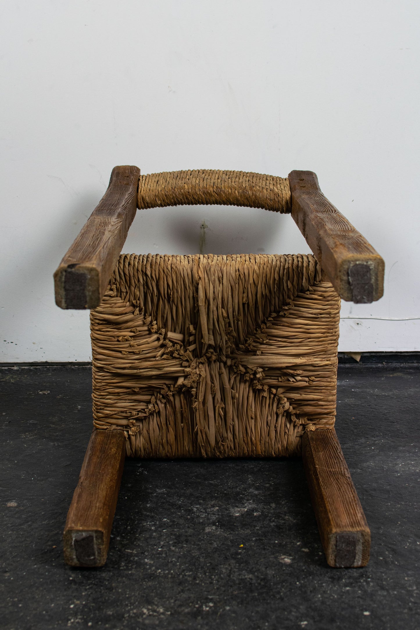 Chaise brutaliste paille et pin, 1950