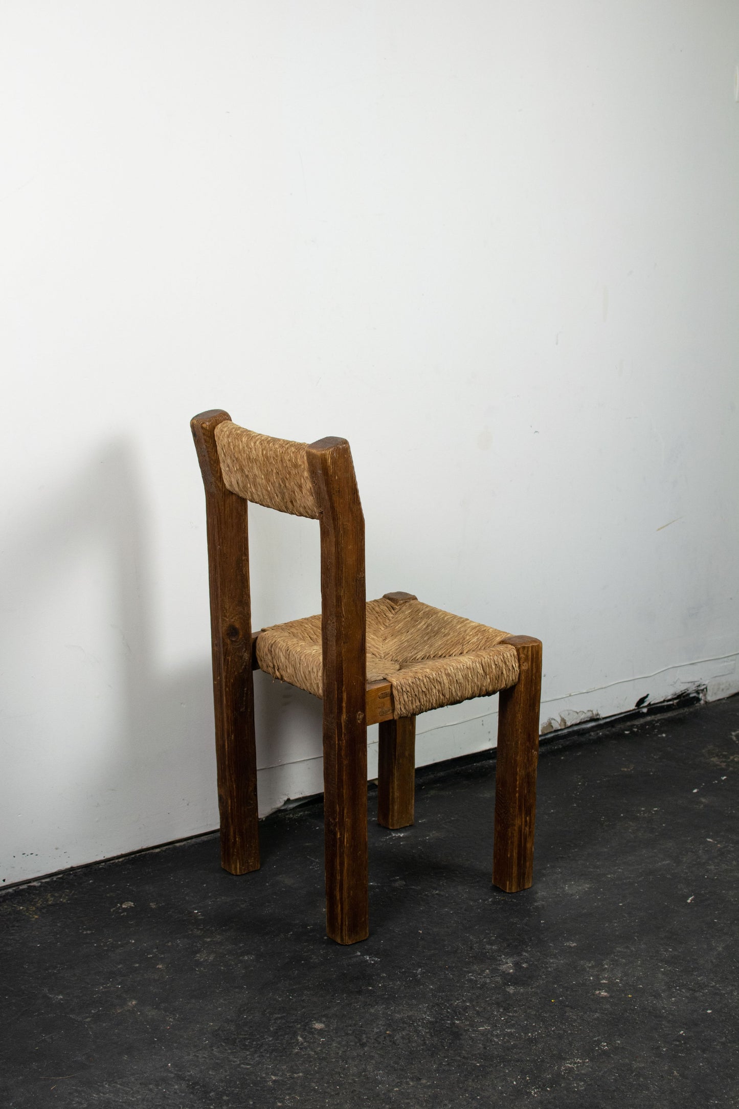 Chaise brutaliste paille et pin, 1950