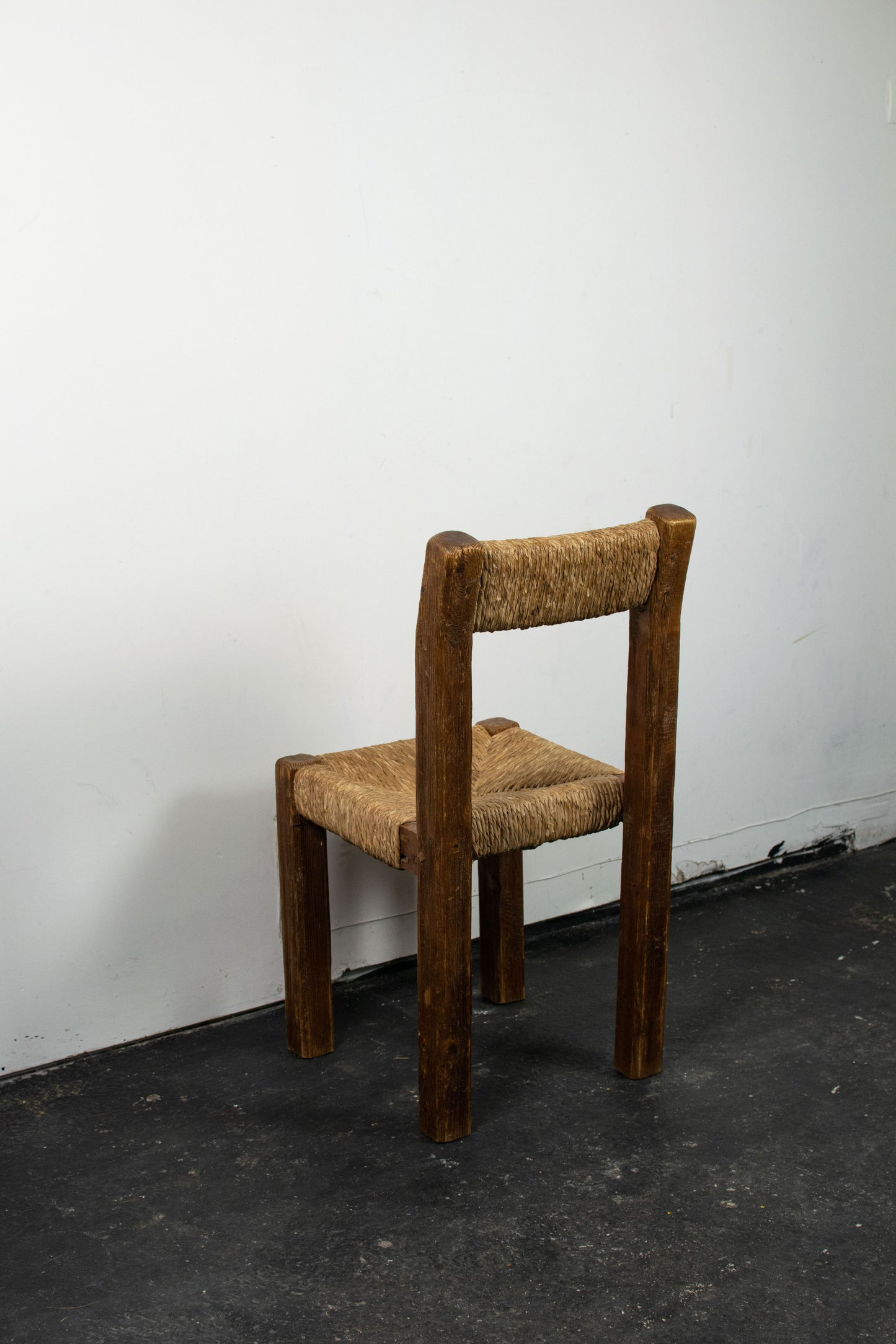 Chaise brutaliste paille et pin, 1950