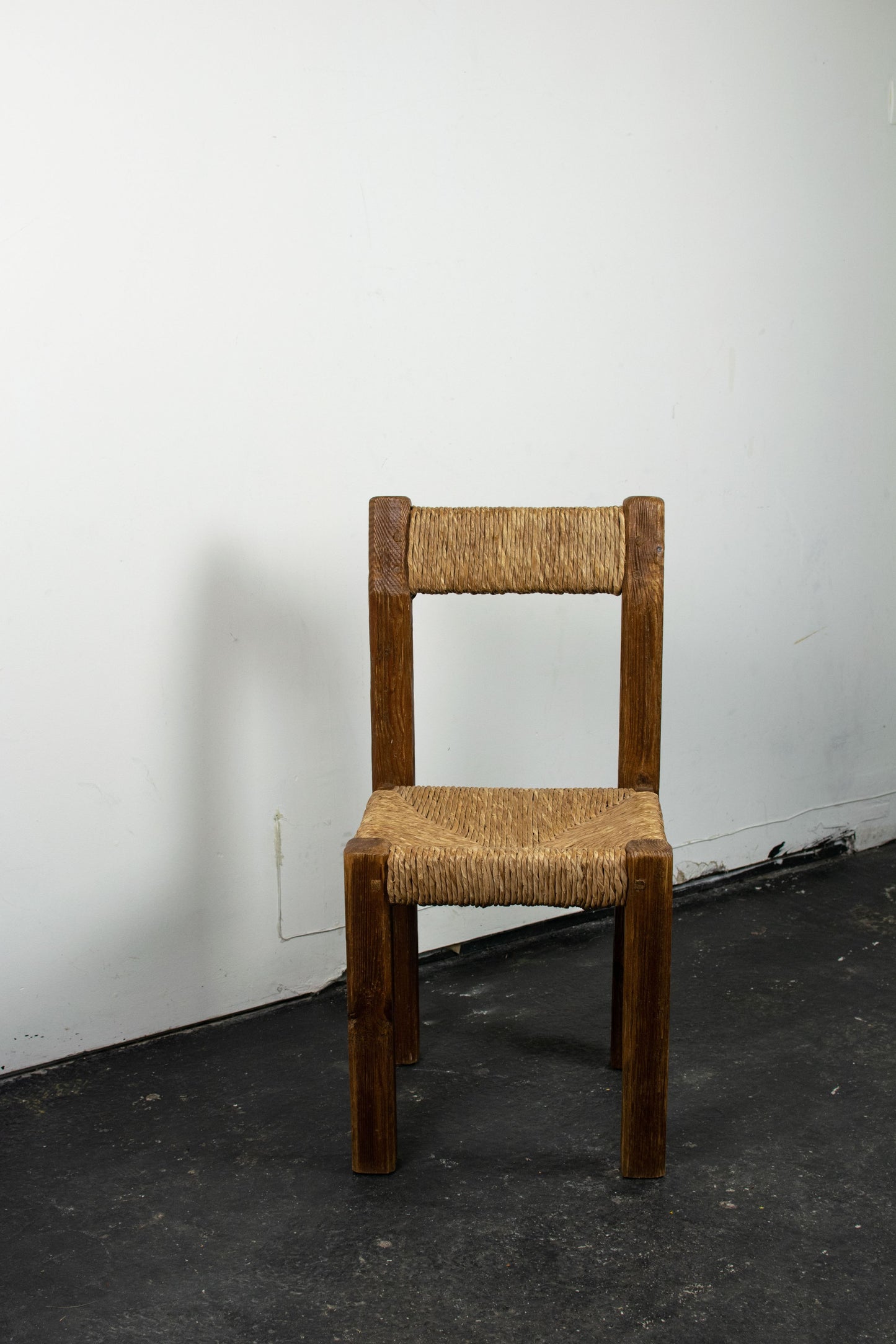 Chaise brutaliste paille et pin, 1950