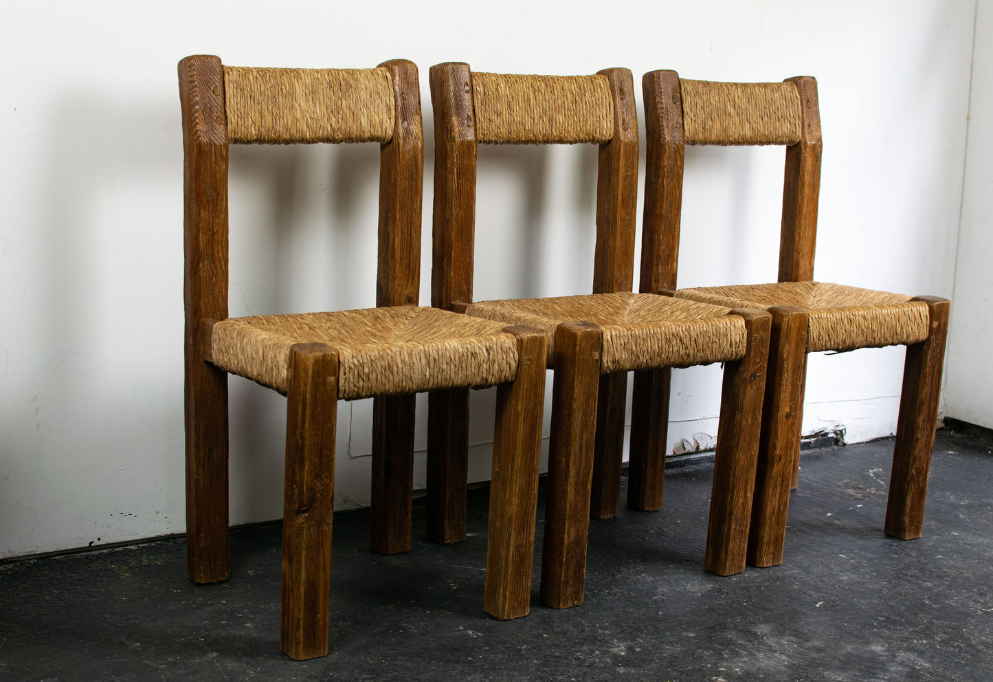Chaise brutaliste paille et pin, 1950