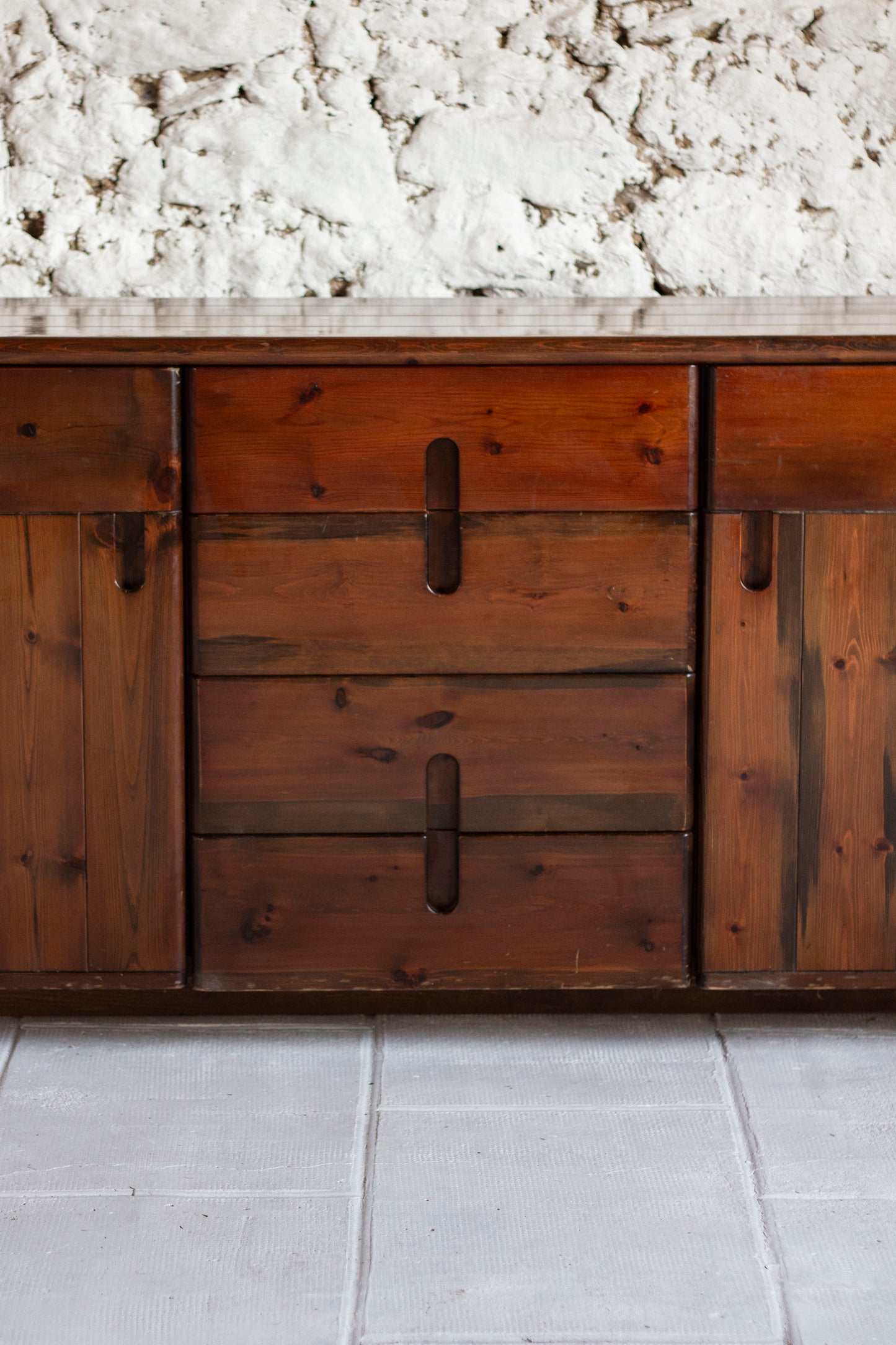 Enfilade Silvio Coppola en pin massif teinté, 1970