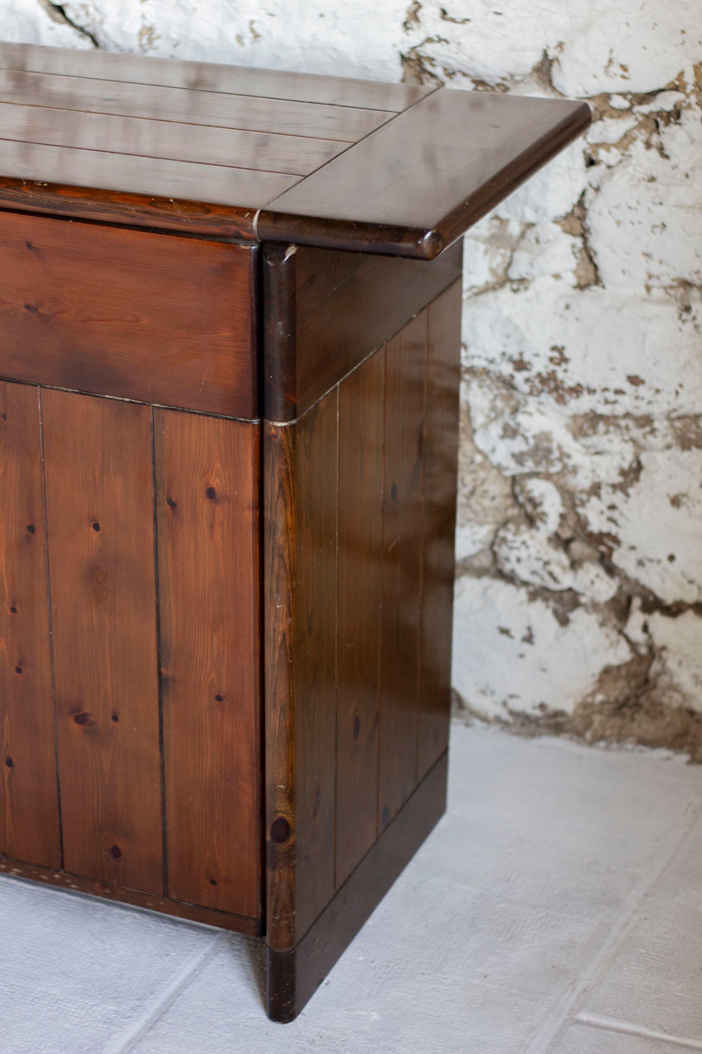 Enfilade Silvio Coppola en pin massif teinté, 1970
