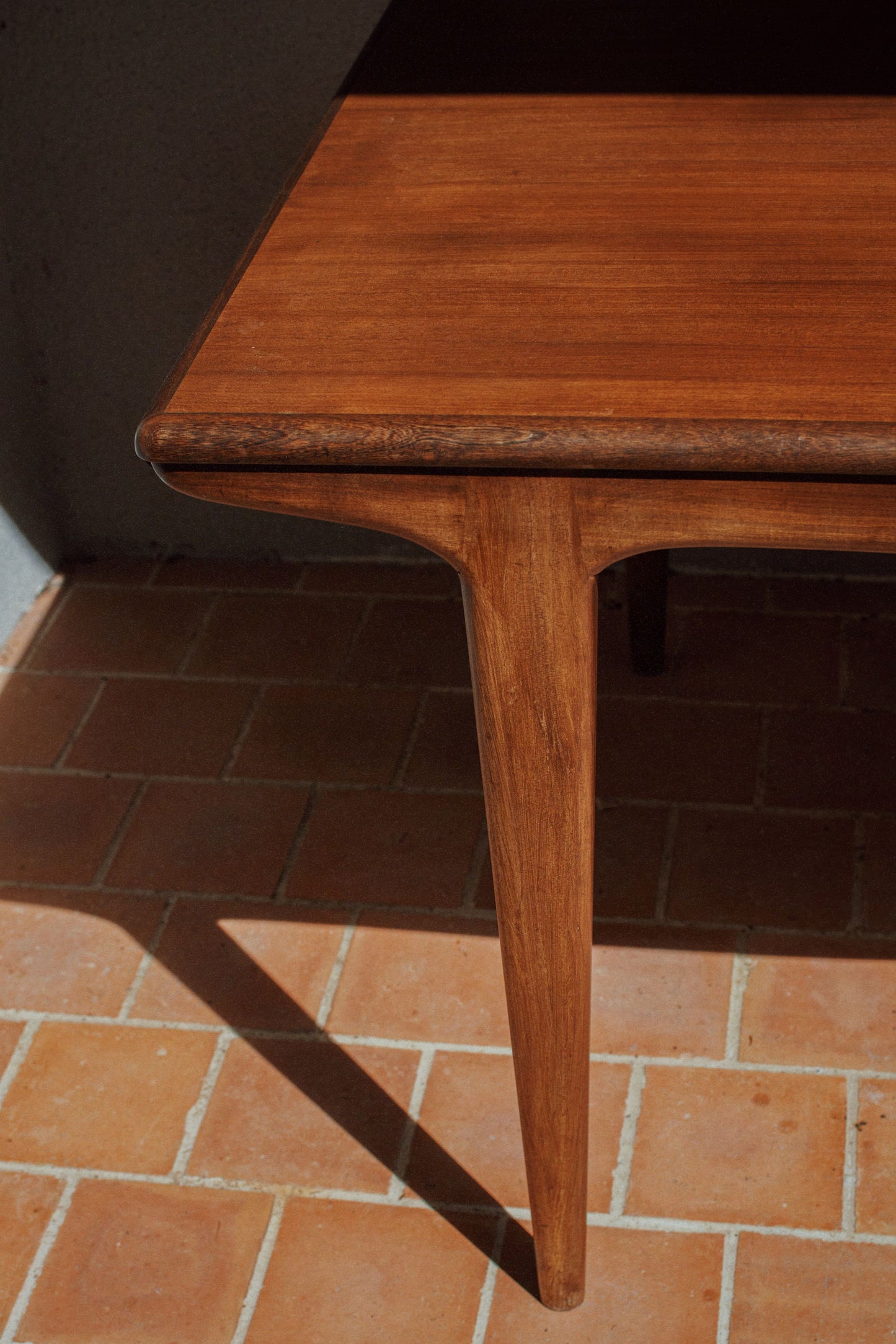 Table scandinave en teck avec rallonges par Johannes Andersen, 1960