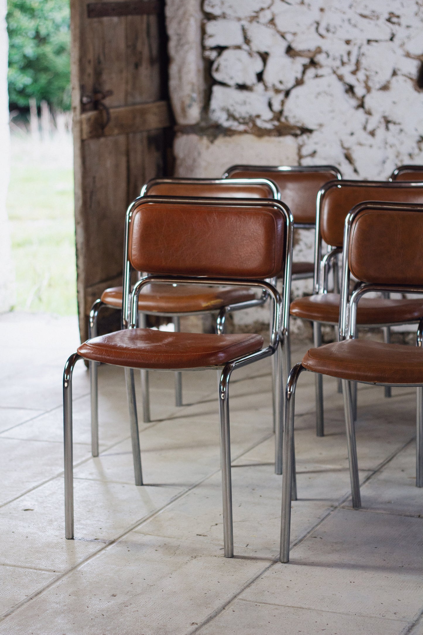 8 chaises tubulaires en chrome et skaï, 1970