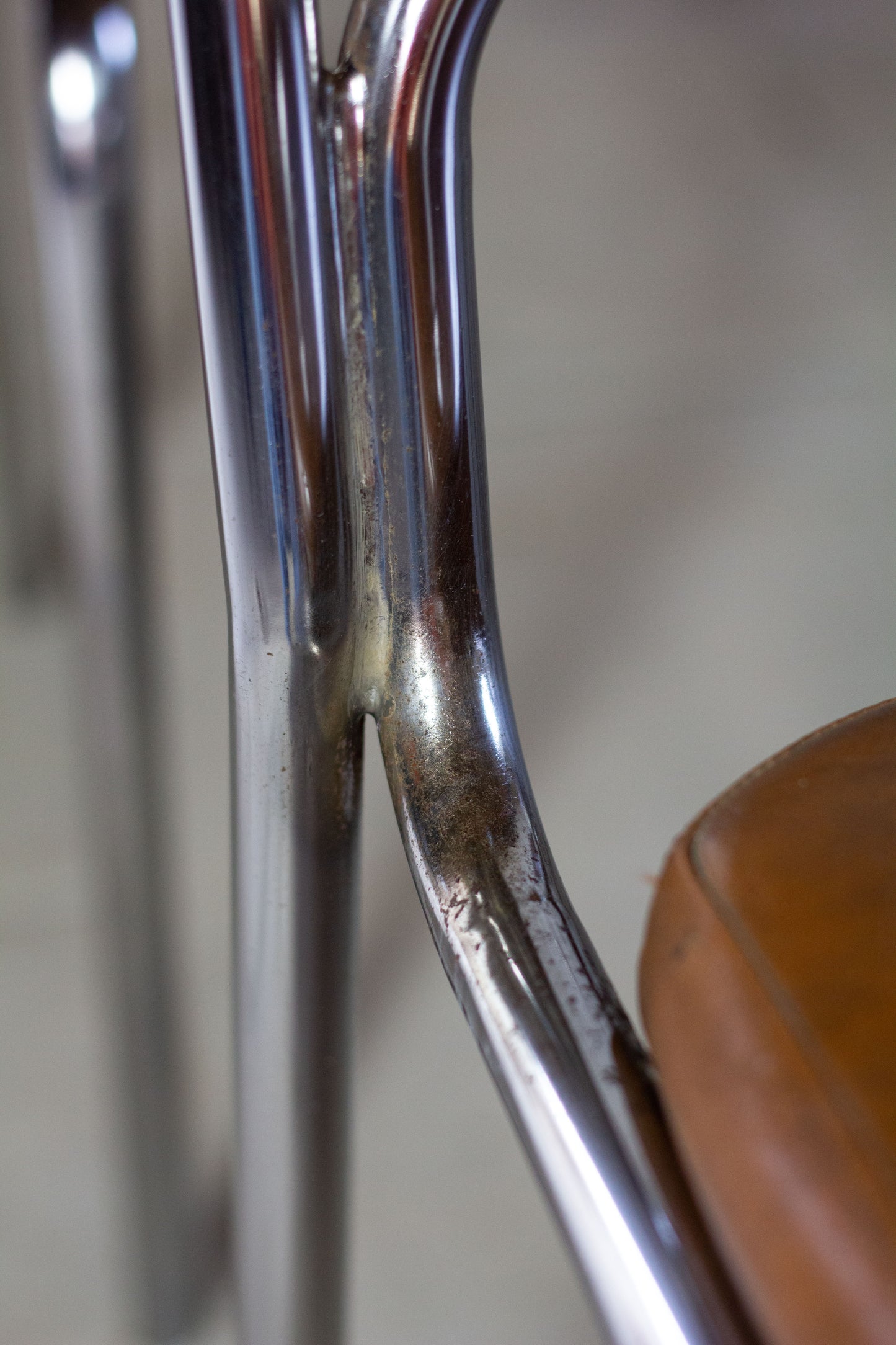 8 chaises tubulaires en chrome et skaï, 1970