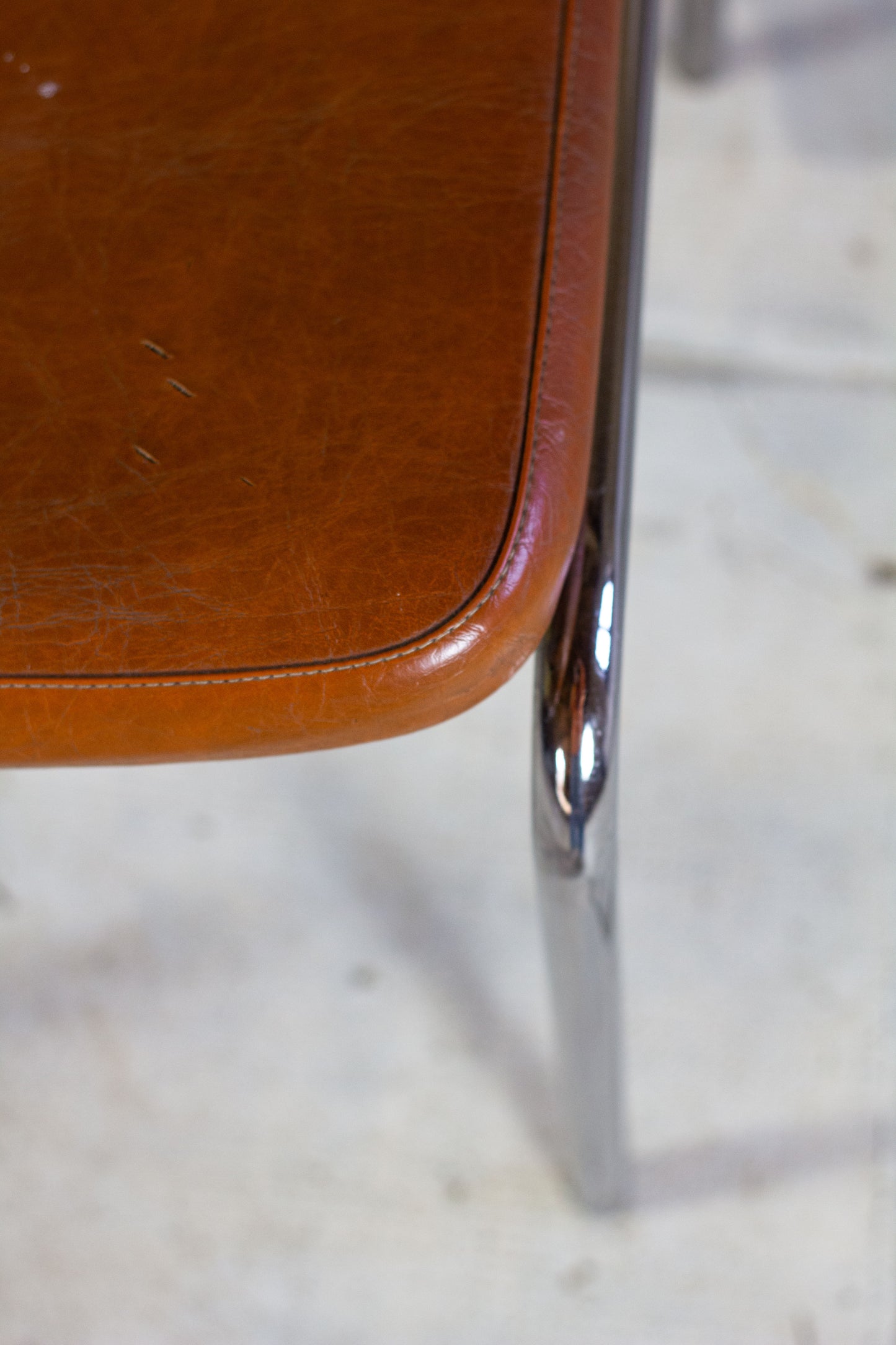 8 chaises tubulaires en chrome et skaï, 1970