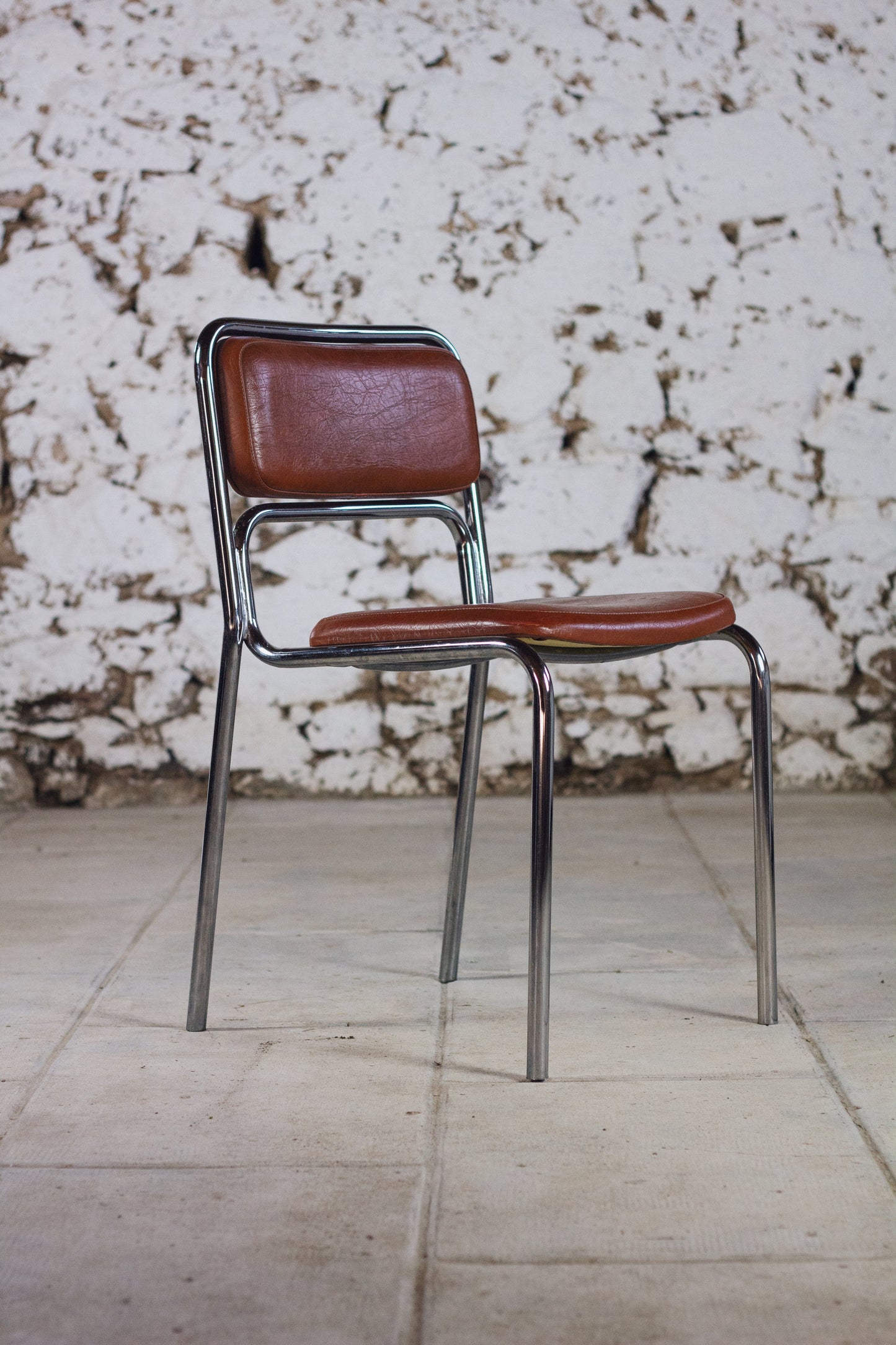 8 chaises tubulaires en chrome et skaï, 1970