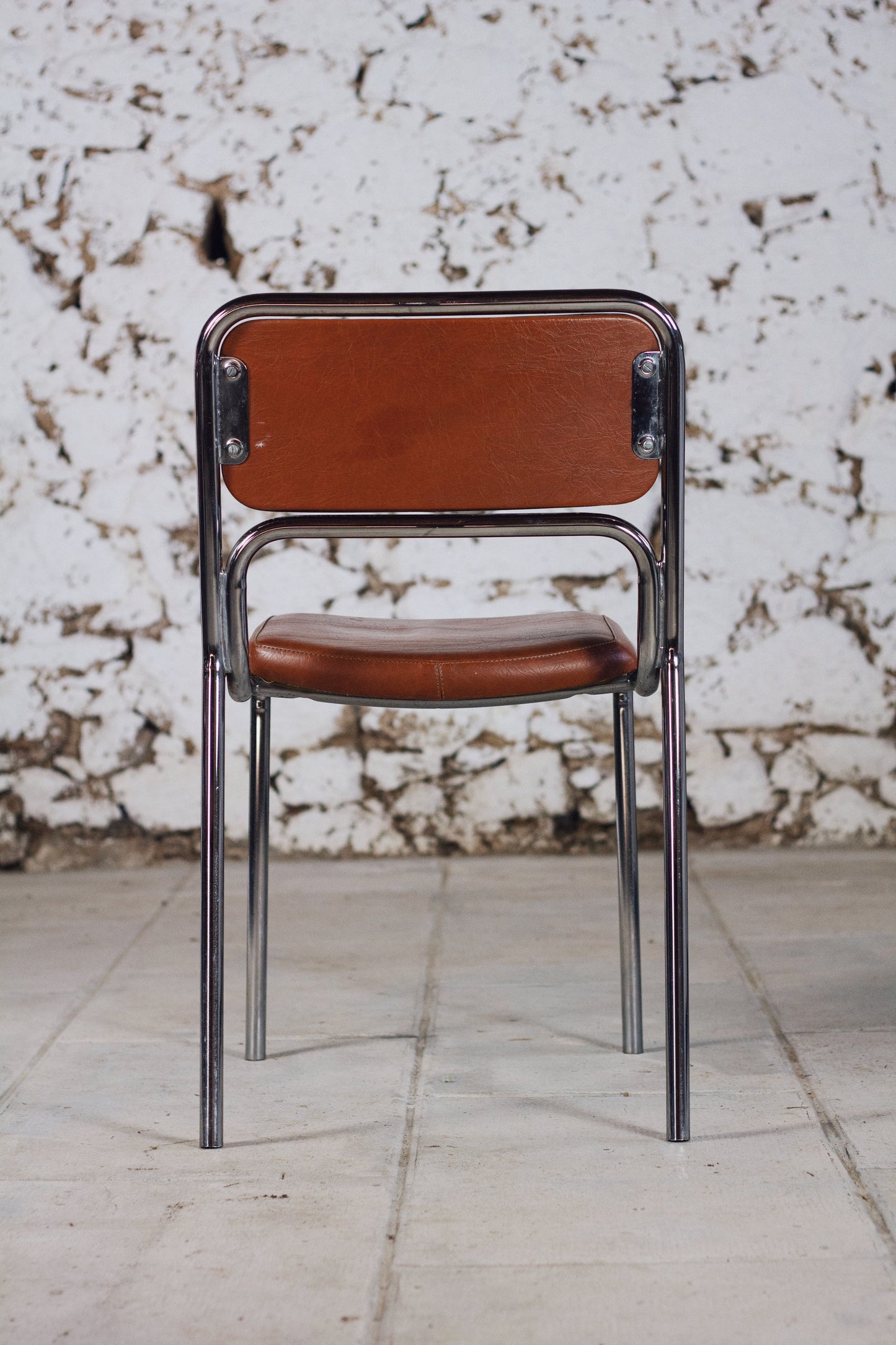 8 chaises tubulaires en chrome et skaï, 1970
