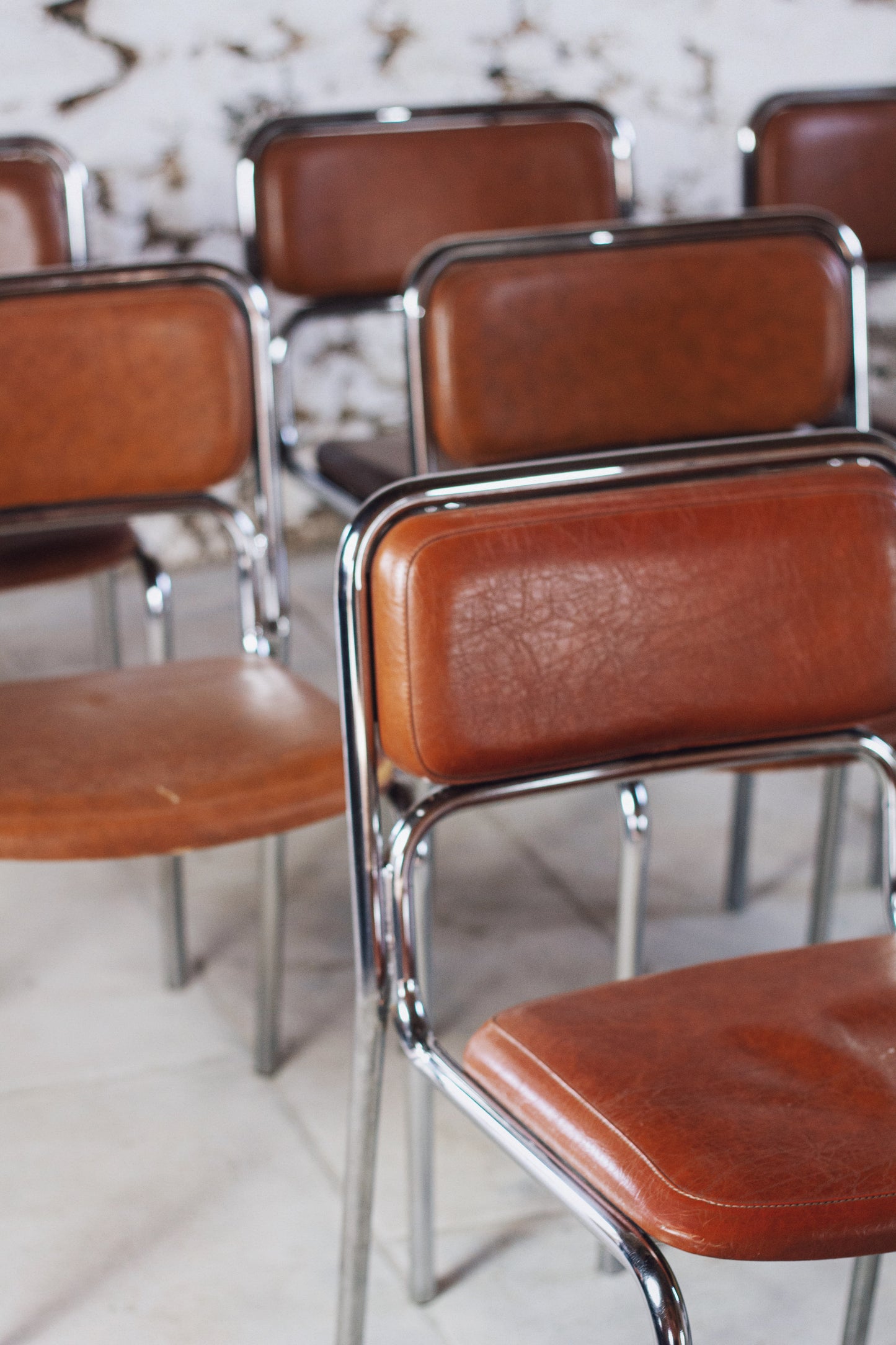 8 chaises tubulaires en chrome et skaï, 1970