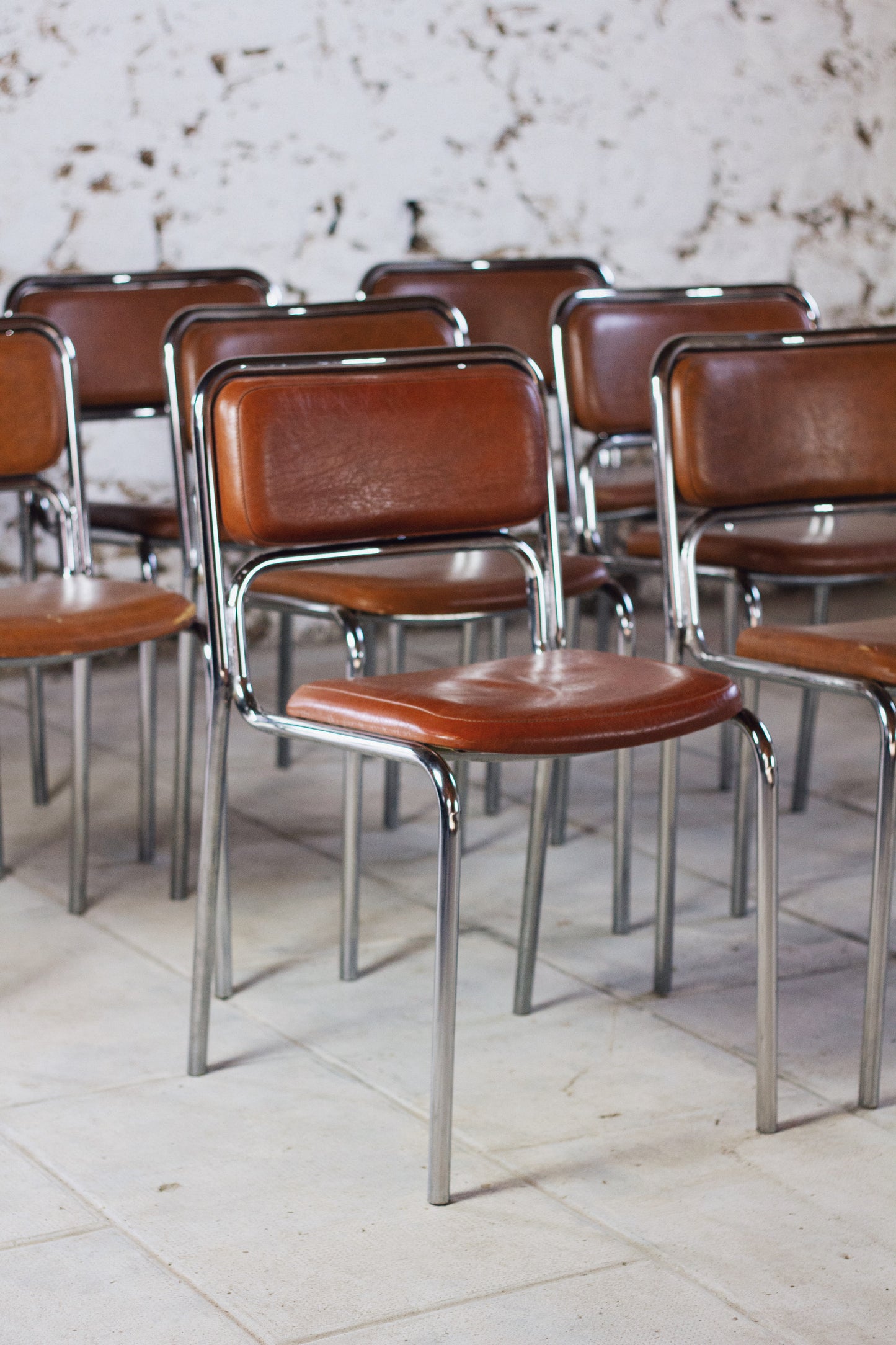 8 chaises tubulaires en chrome et skaï, 1970